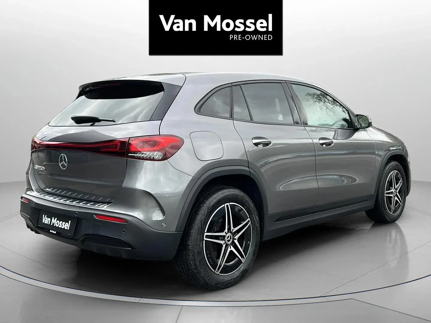 Mercedes-Benz-EQA-image-4