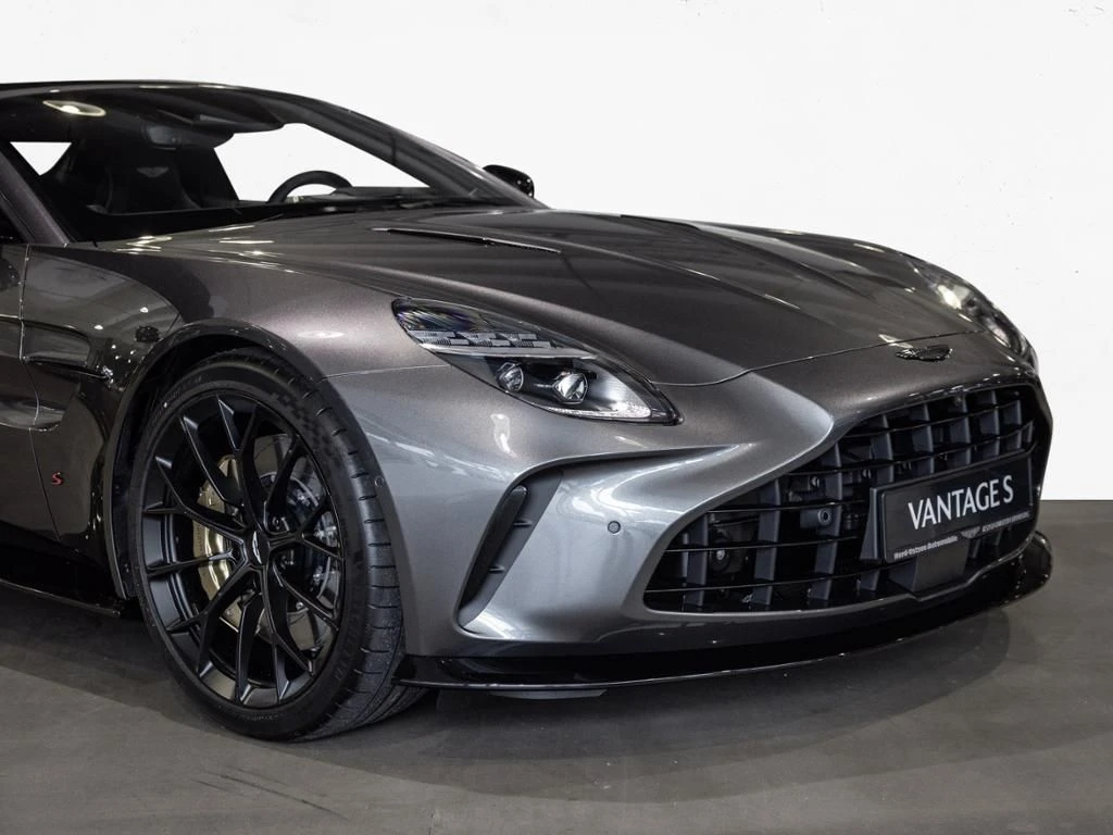 Aston Martin-V8 Vantage-image-15
