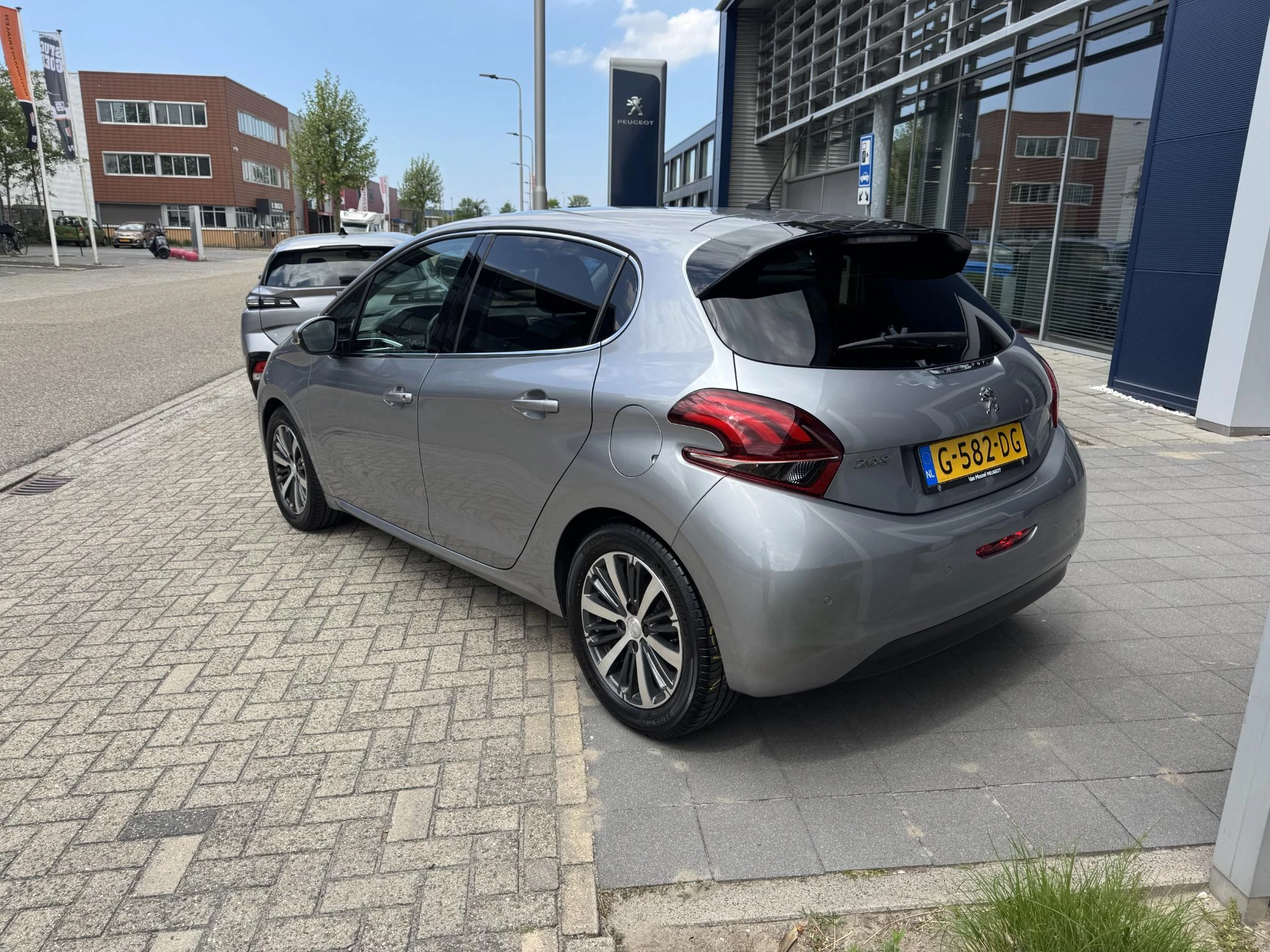 Peugeot-208-image-3