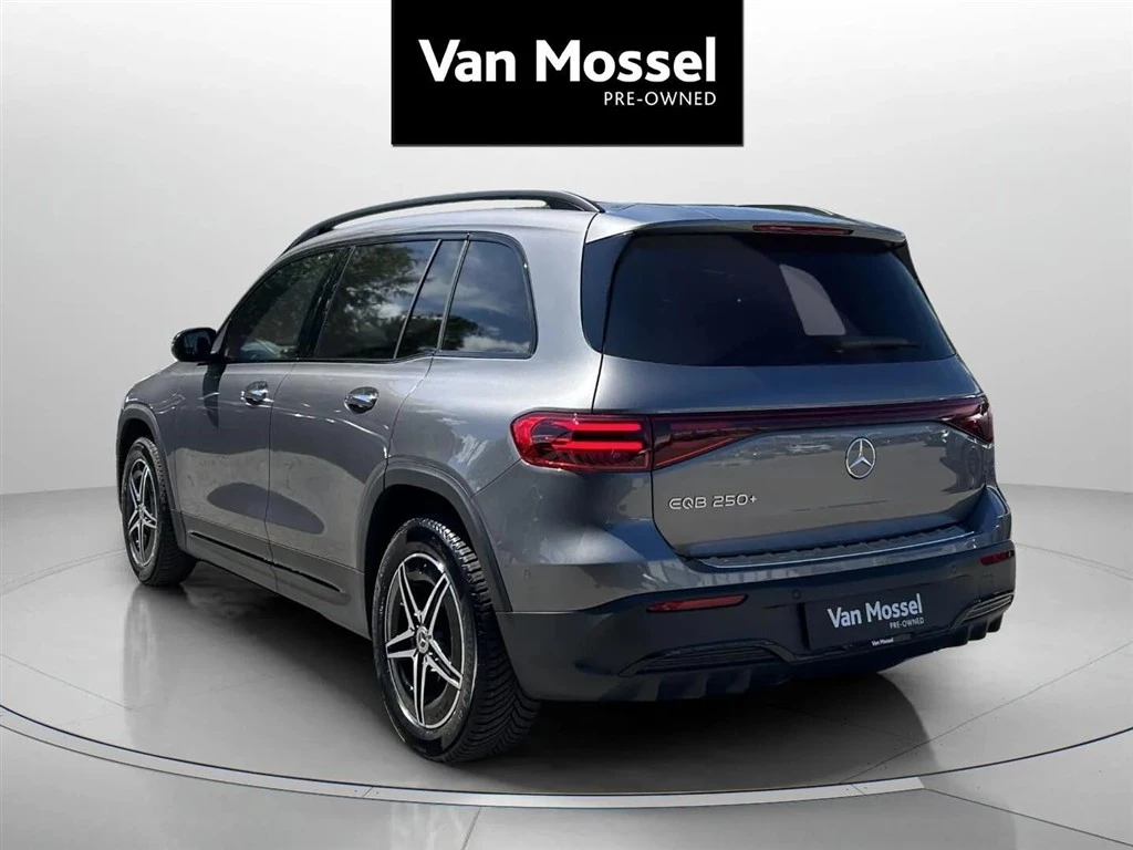 Mercedes-Benz-EQB-image-6