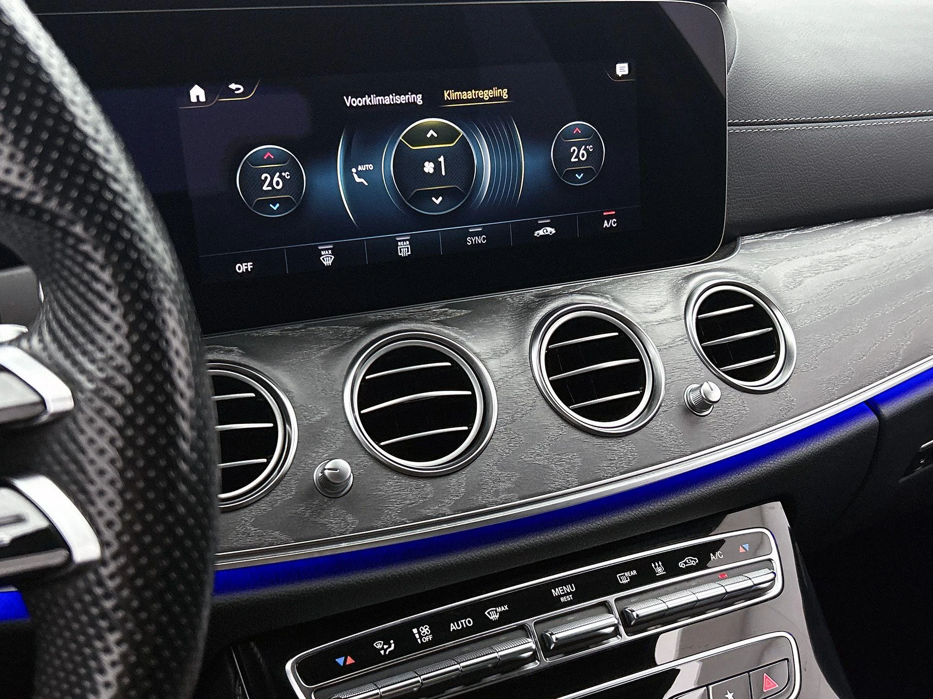 Mercedes-Benz-E-Klasse-image-27