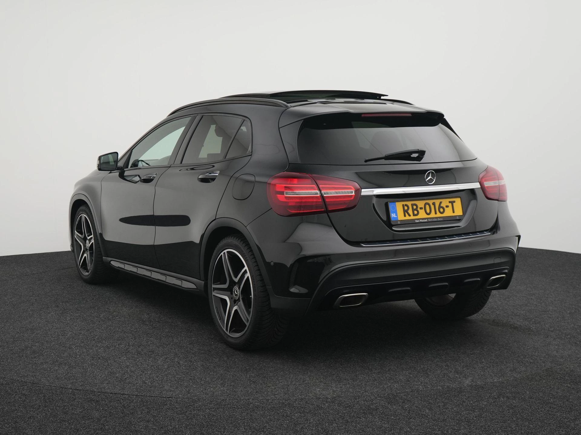 Mercedes-Benz GLA 180 Premium Plus