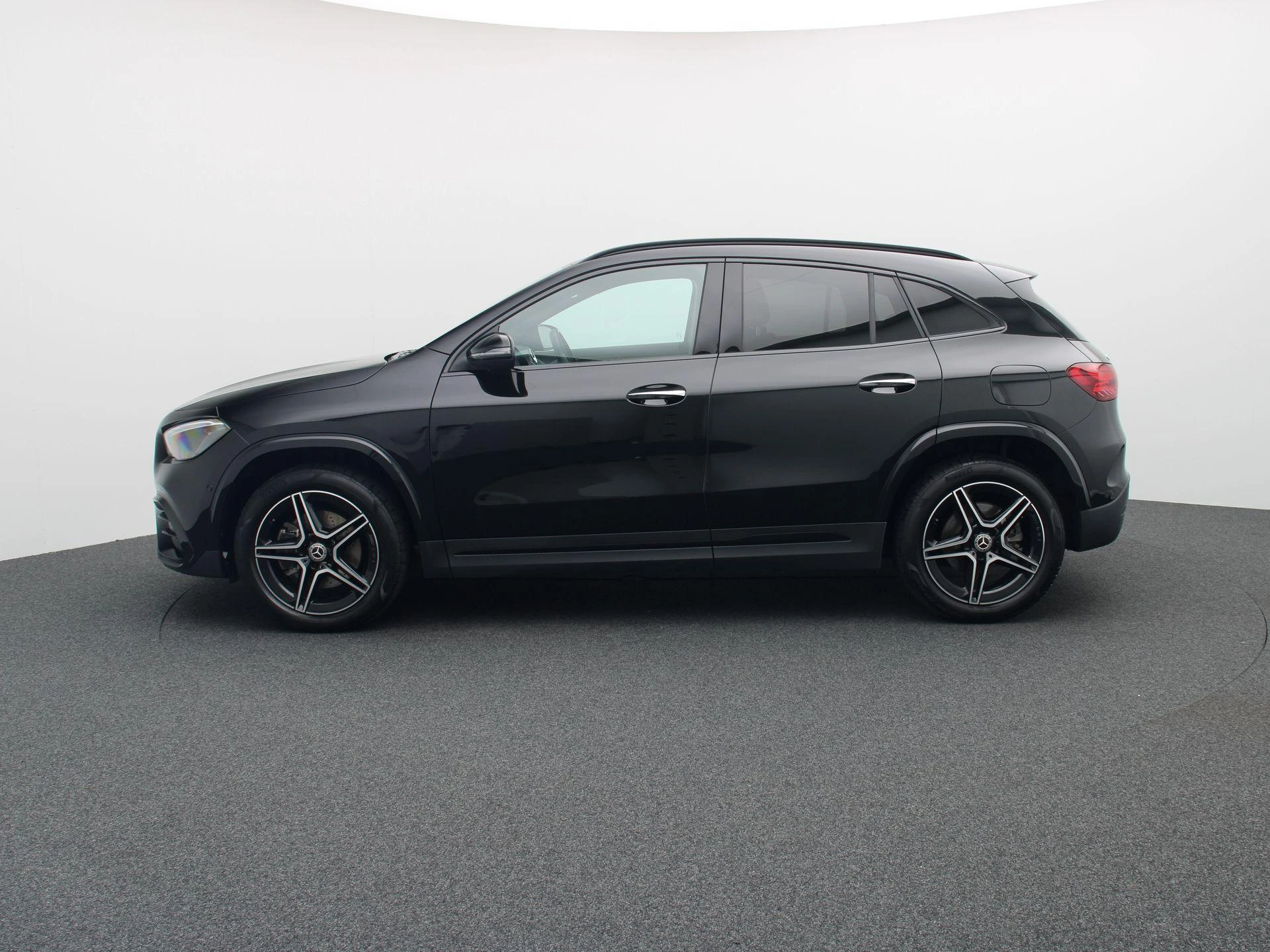 Mercedes-Benz-GLA-image-3