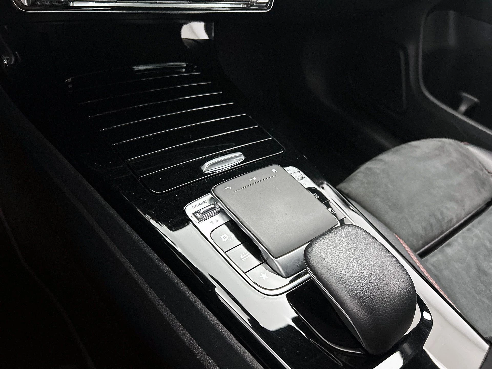 Mercedes-Benz-CLA-image-20