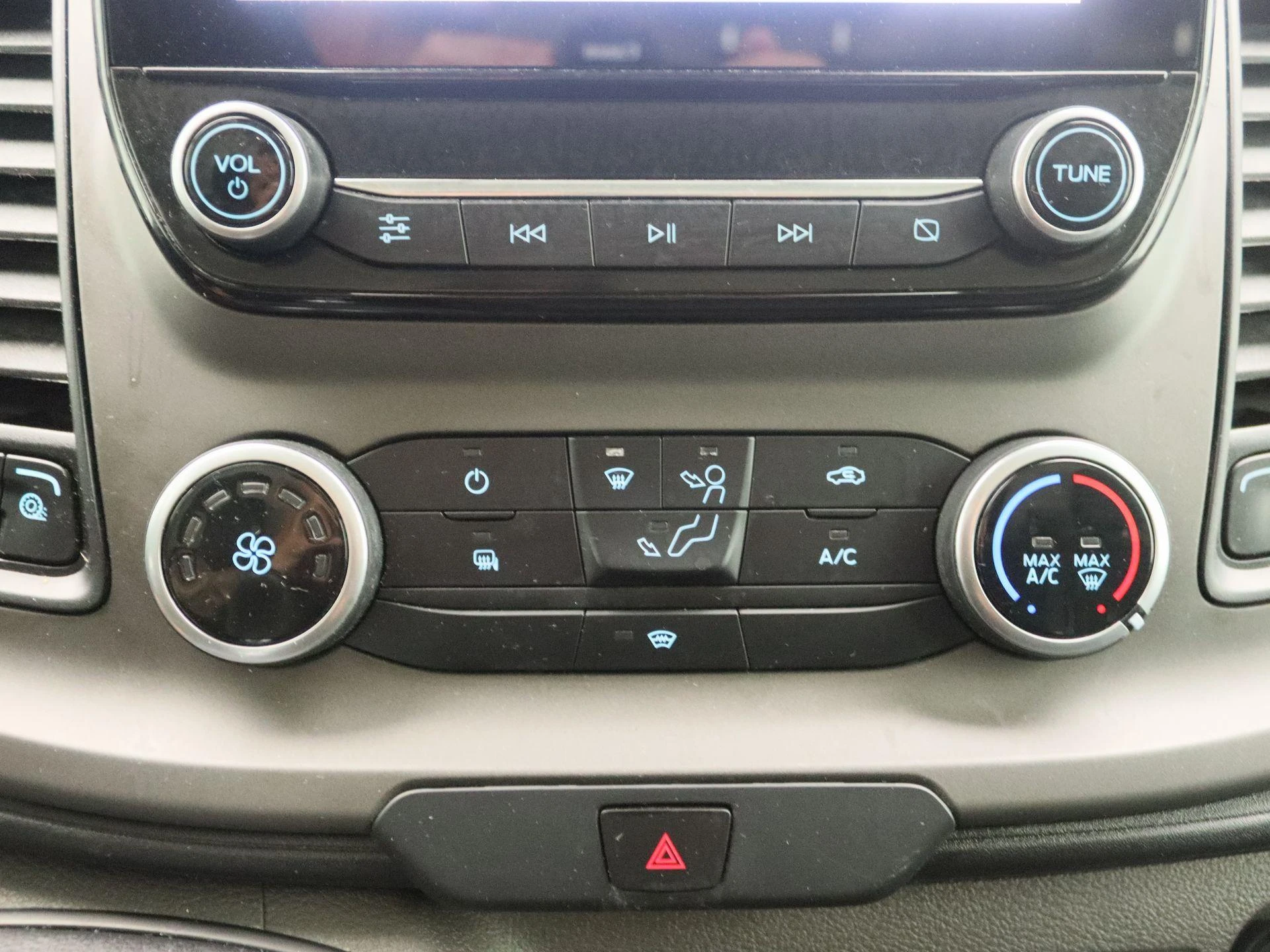 Ford-Transit-image-9