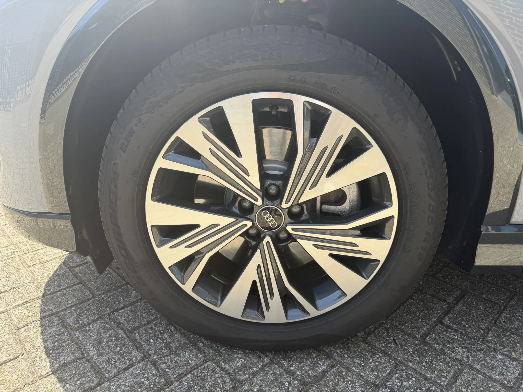 Audi-Q4 e-tron-image-6