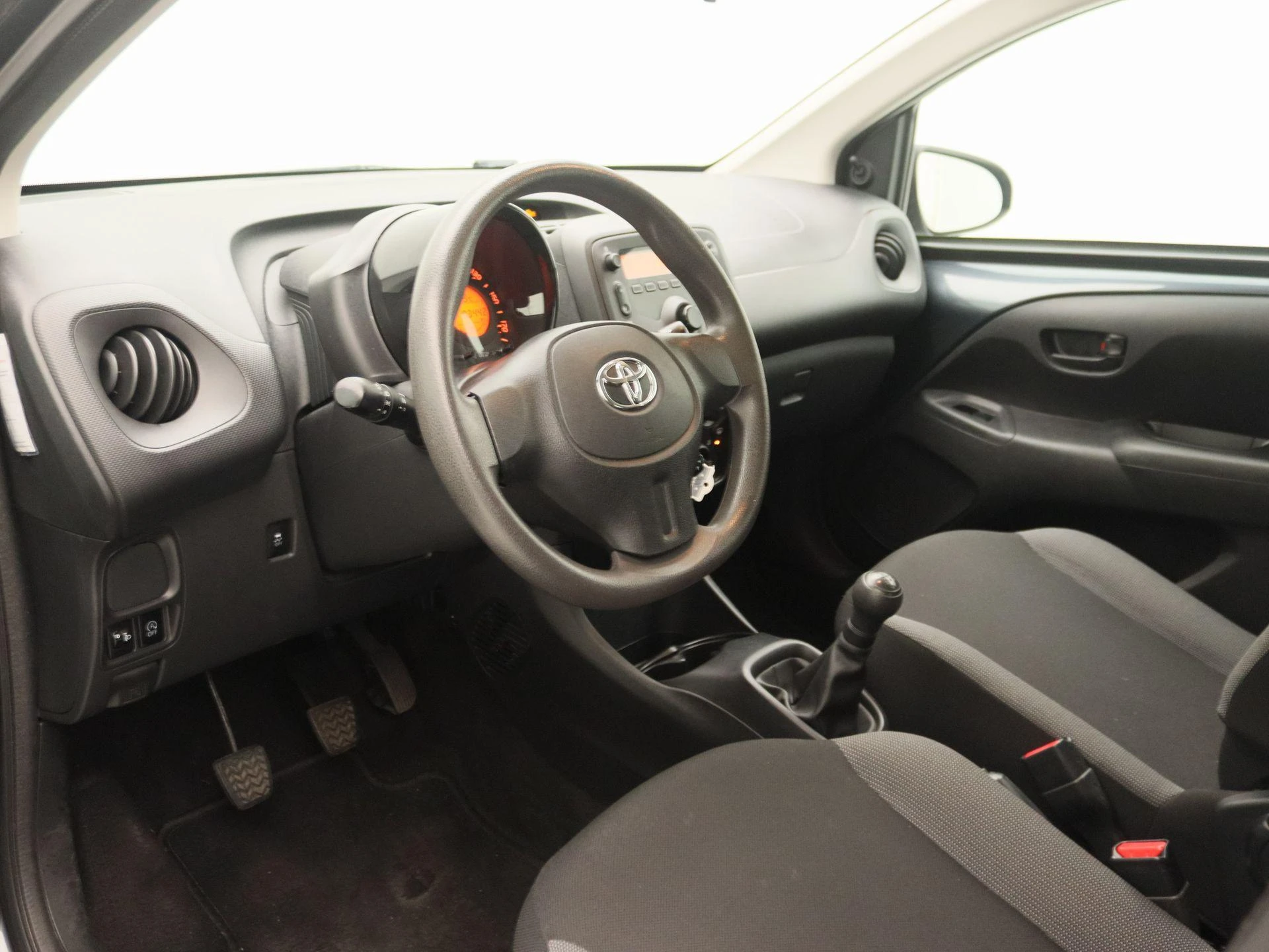 Toyota-Aygo-image-17