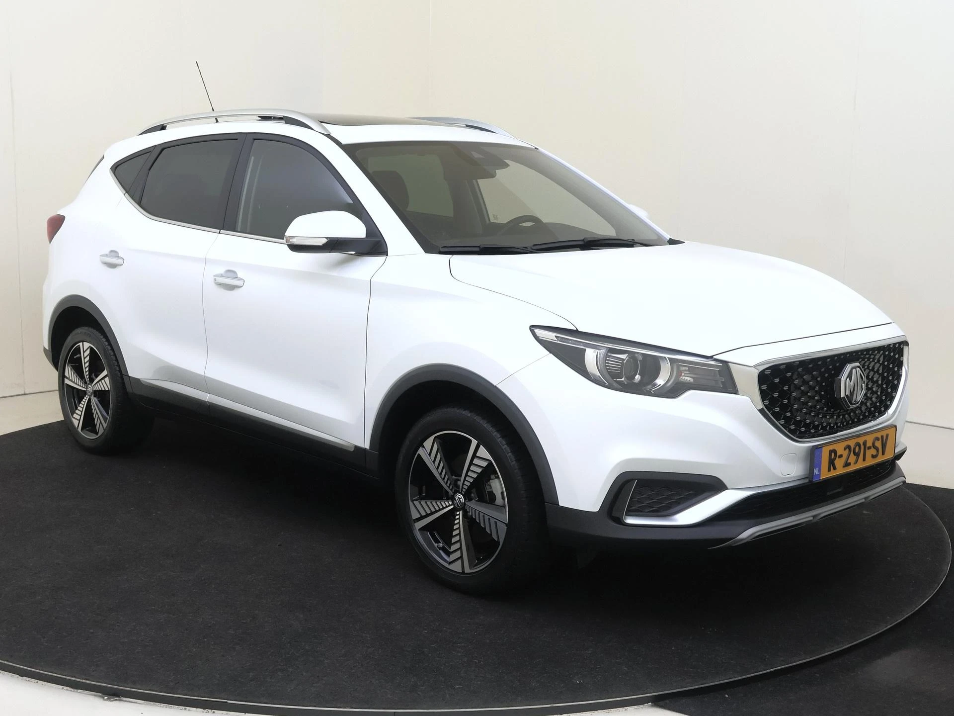 MG-ZS EV-image-1
