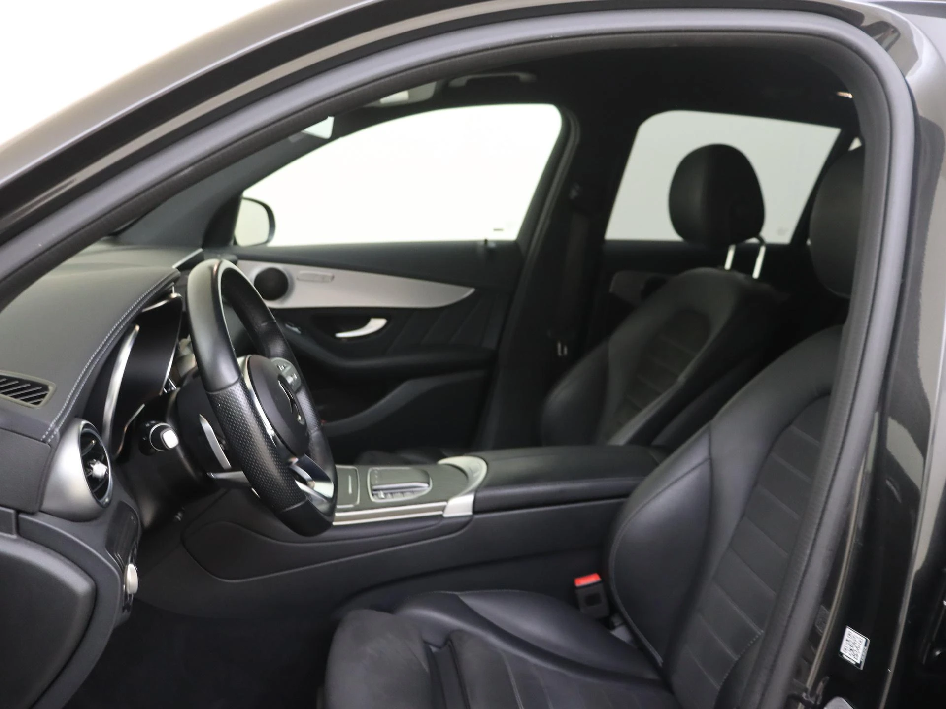 Mercedes-Benz-GLC-image-10