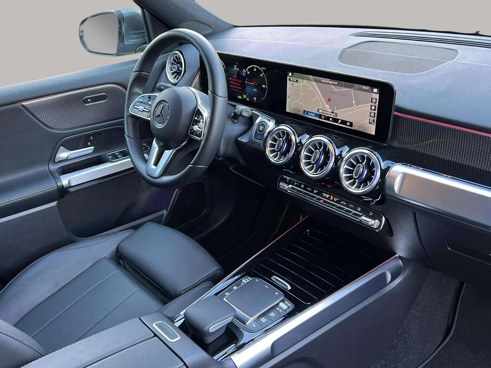 Mercedes-Benz-EQB-image-13