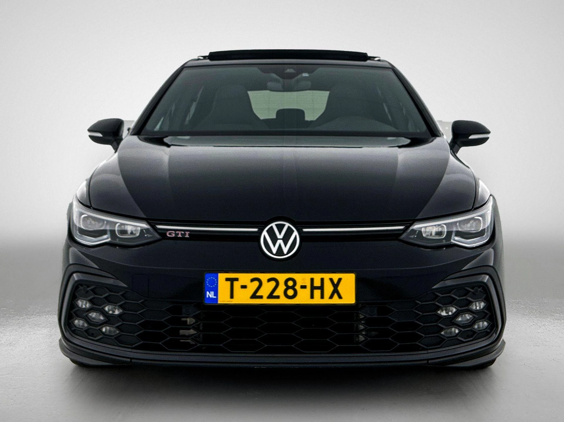 Volkswagen-Golf-image-4
