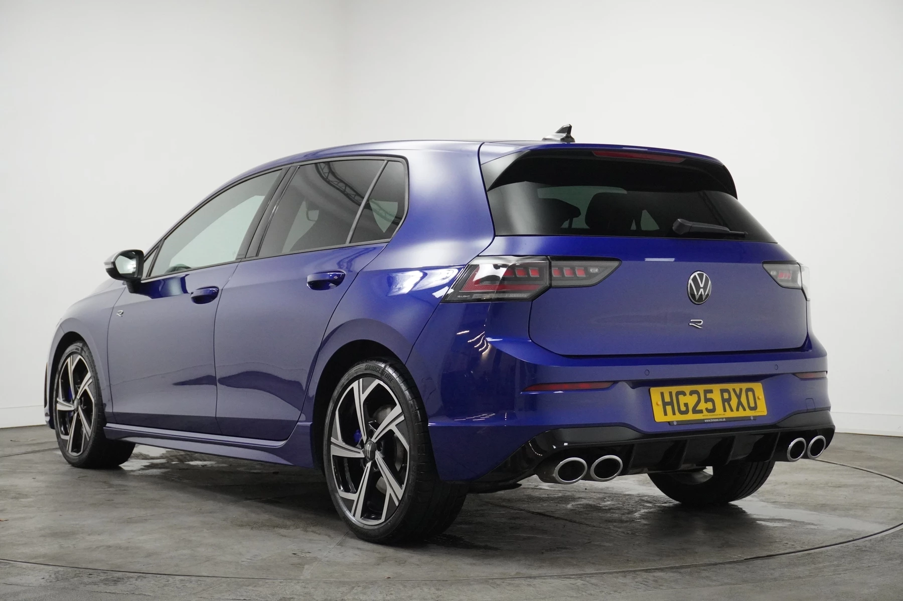 Volkswagen-Golf-image-2