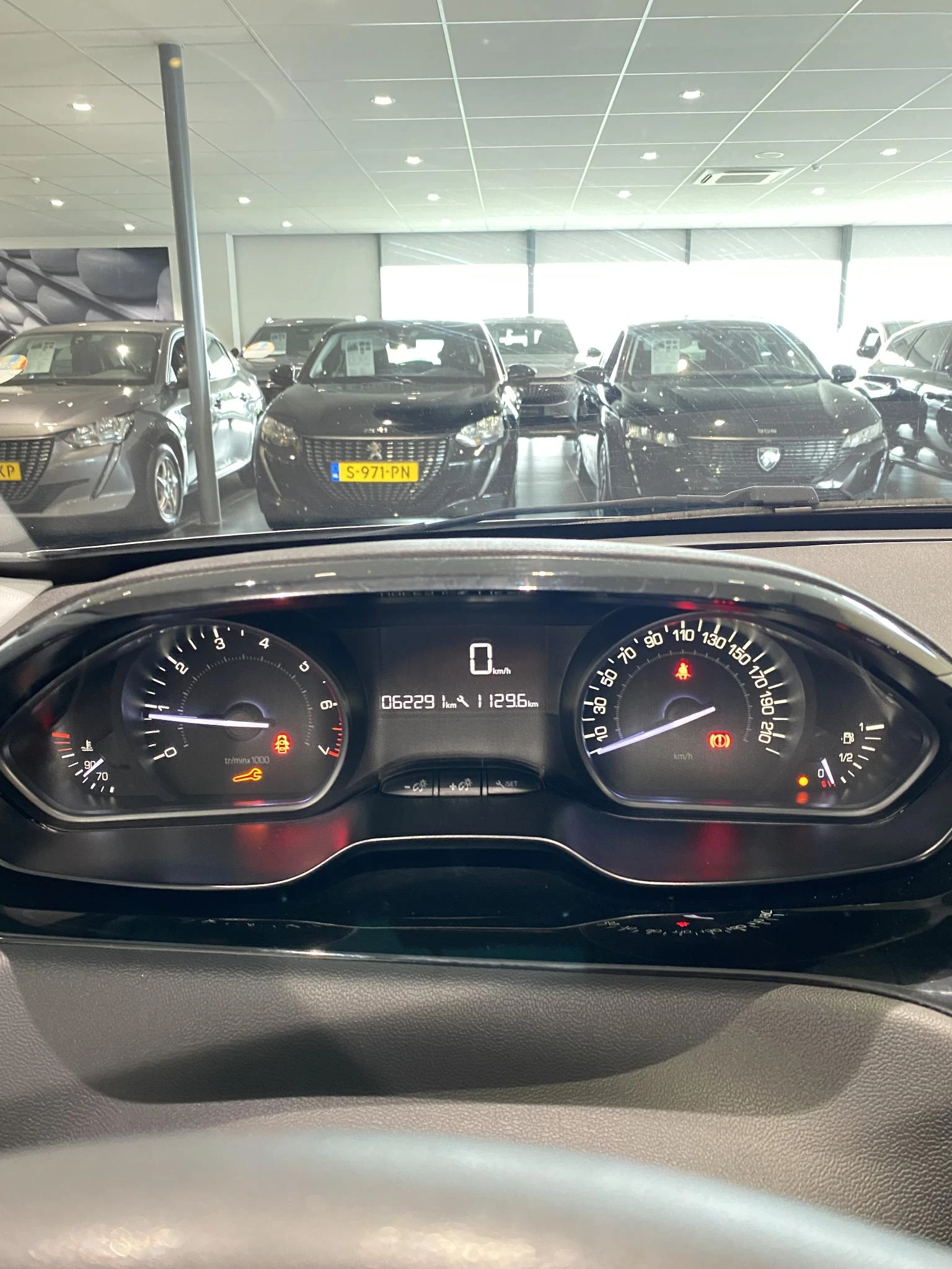 Peugeot 208 Signature