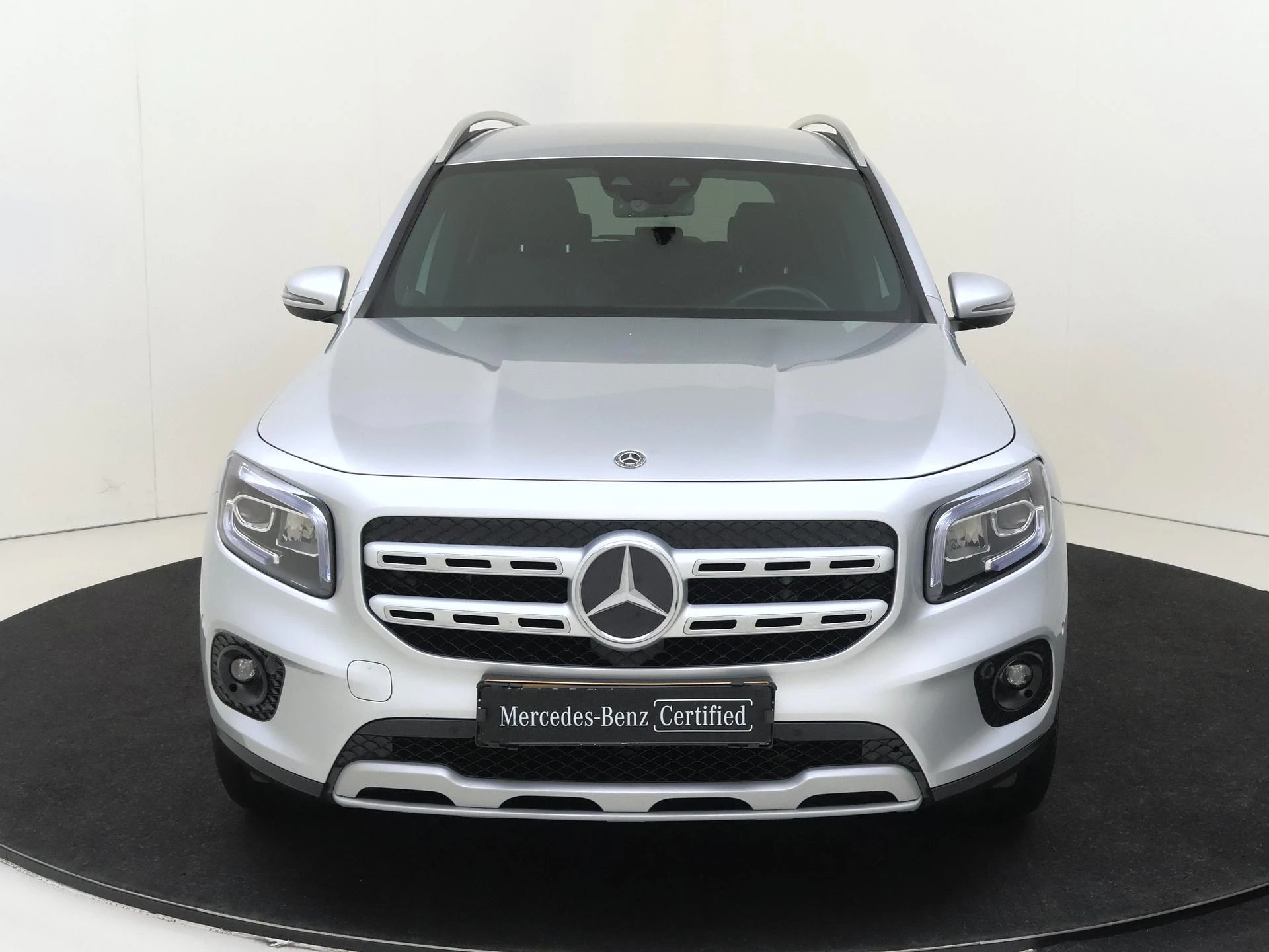 Mercedes-Benz-GLB-image-4