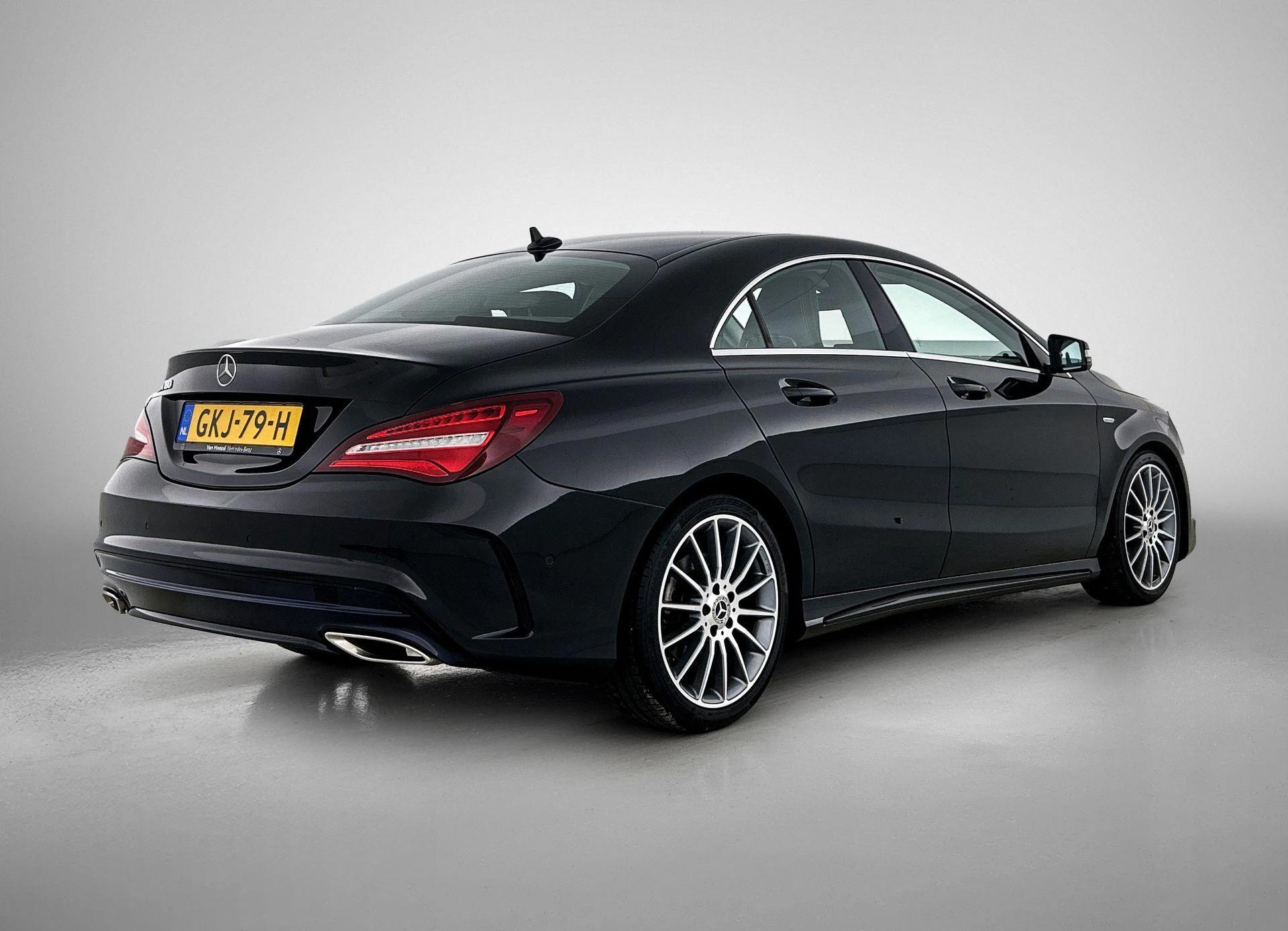 Mercedes-Benz CLA 180 Business Solution AMG Upgrade Edition