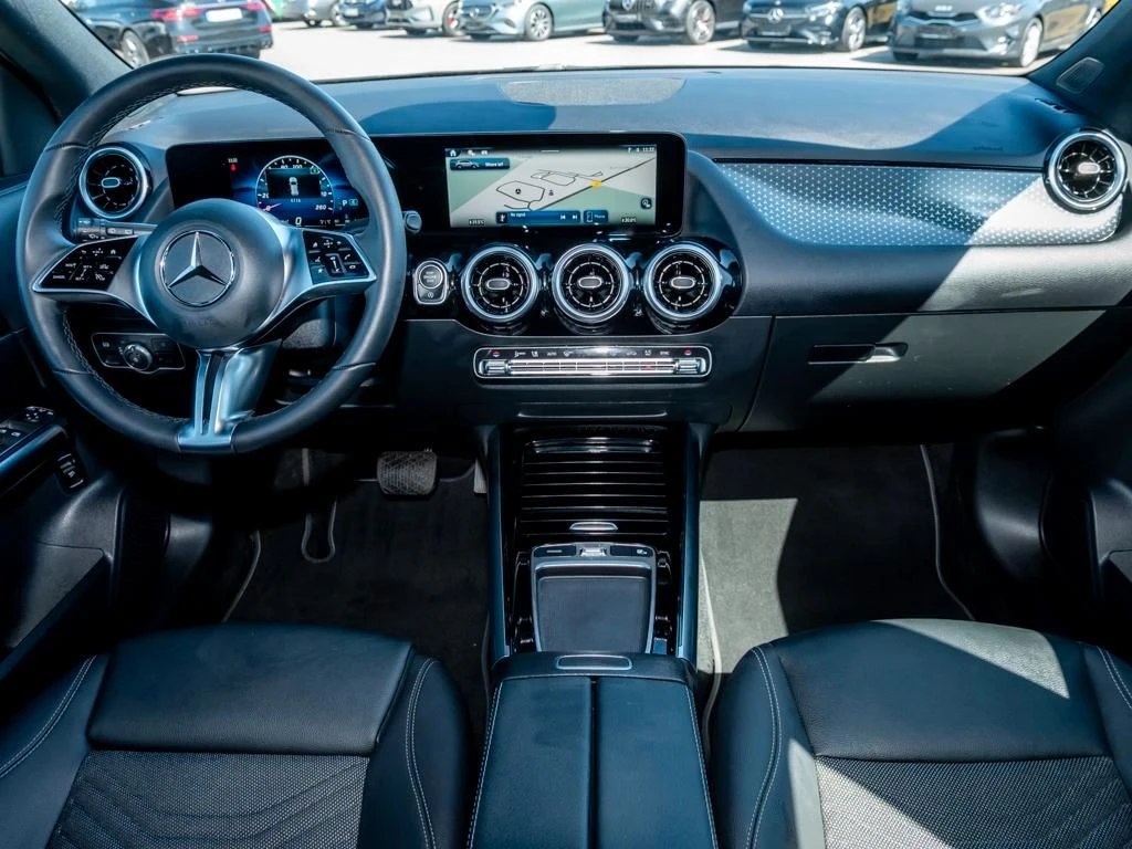 Mercedes-Benz-GLA 200 d-image-13