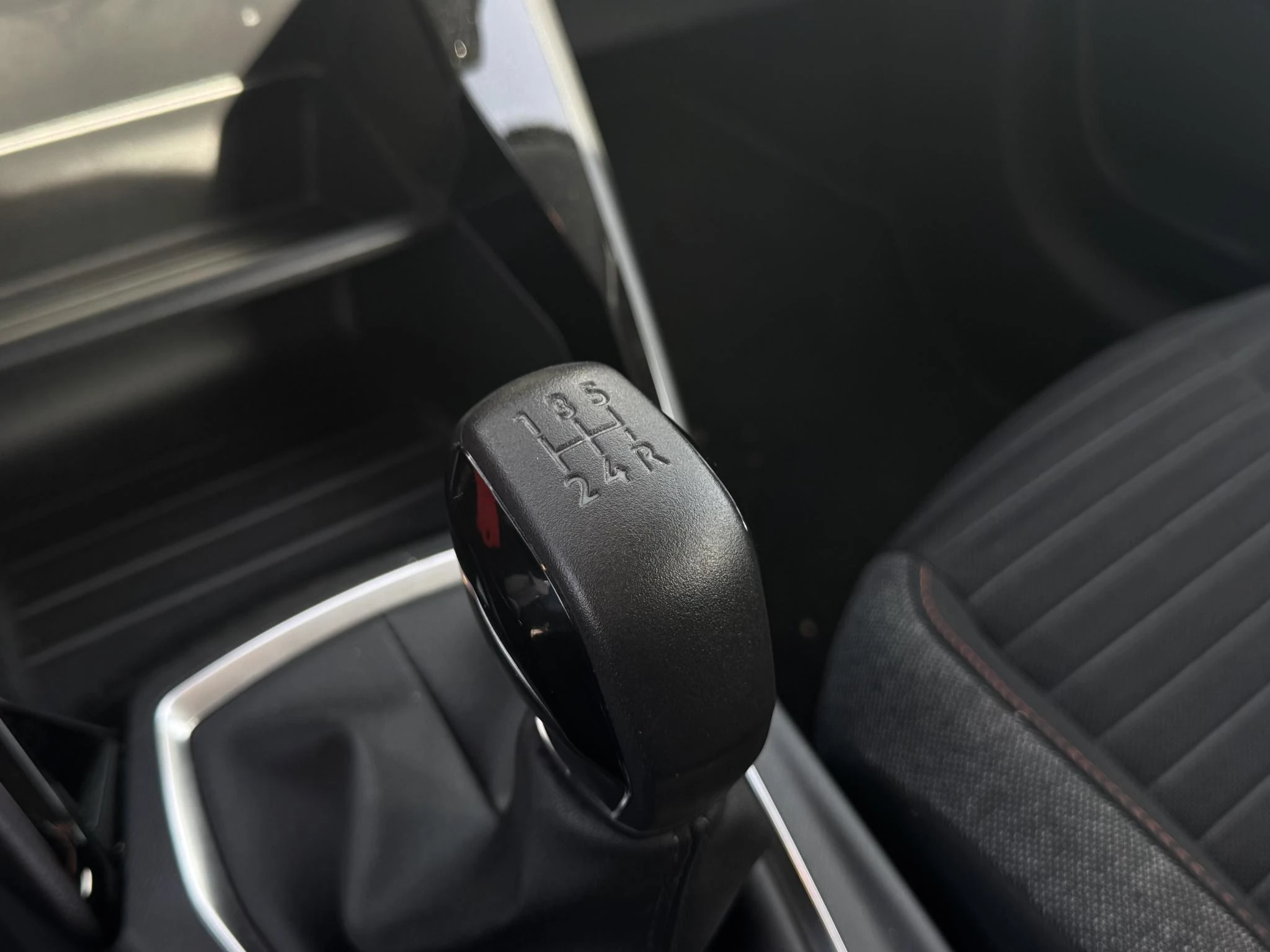 Peugeot-208-image-14