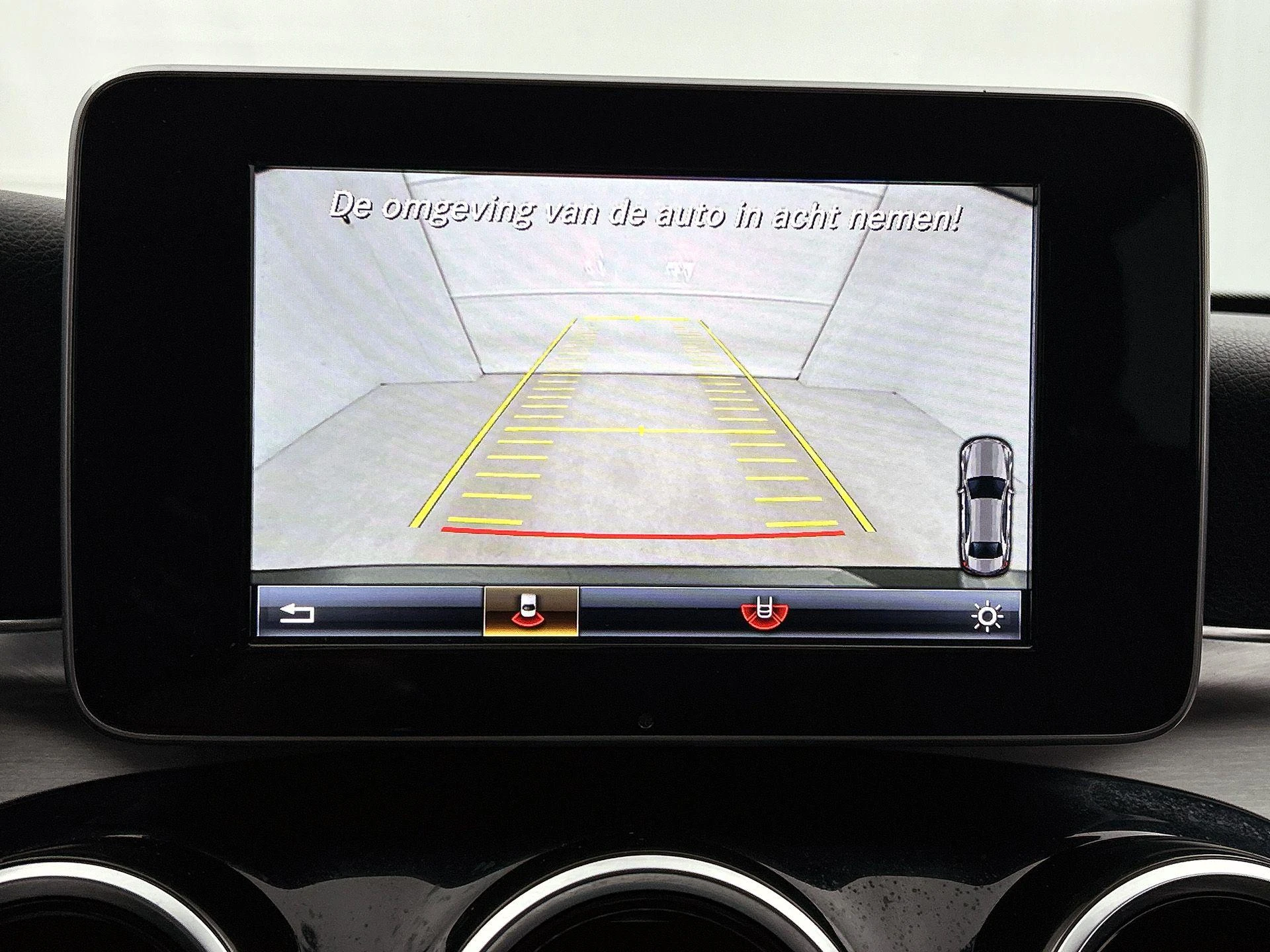 Mercedes-Benz-C-Klasse-image-14