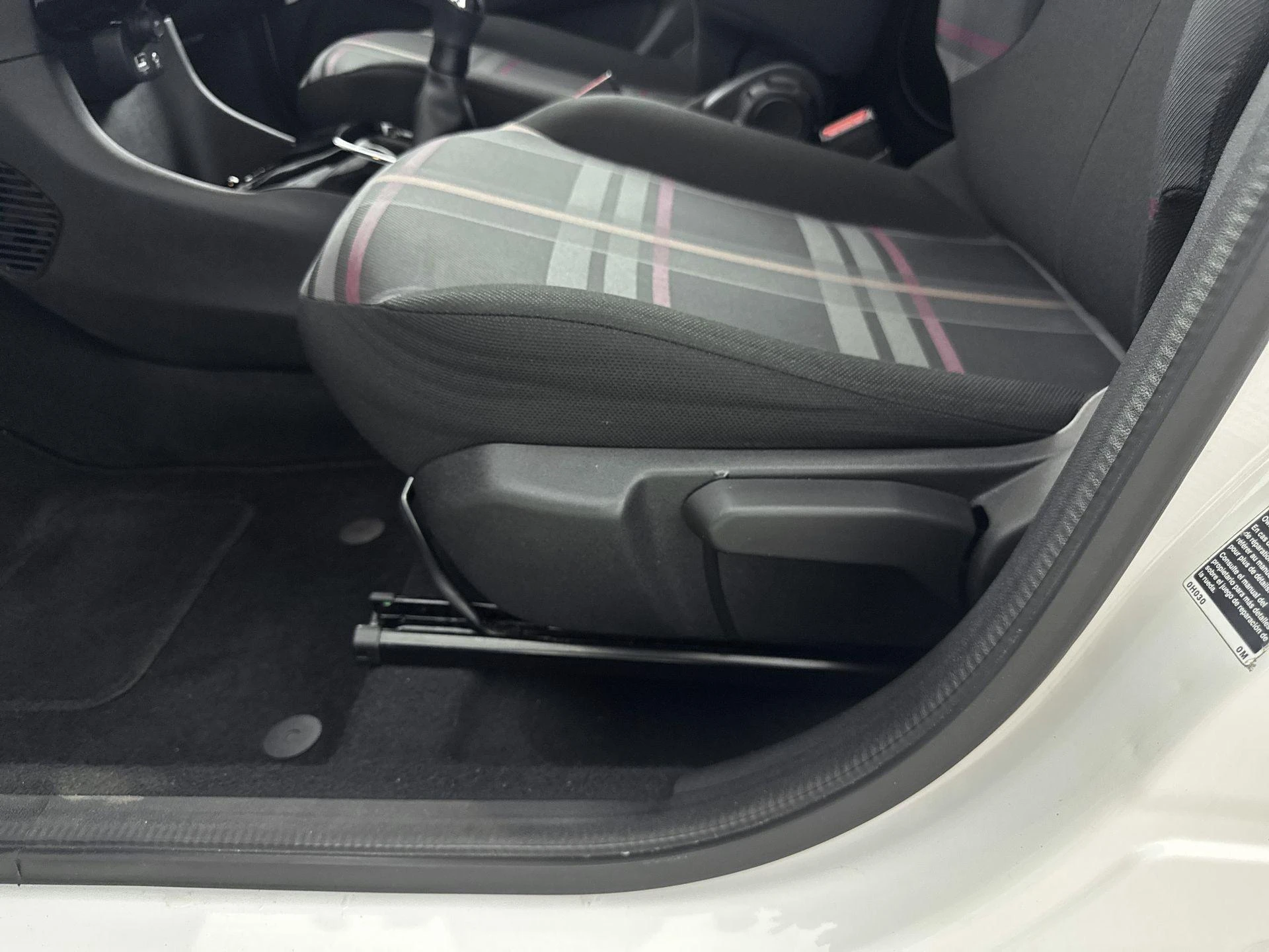 Peugeot 108 1.0 e-VTi Première 69PK
