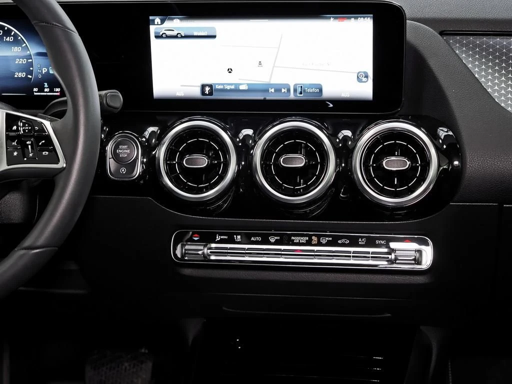 Mercedes-Benz-GLA 200 d-image-10