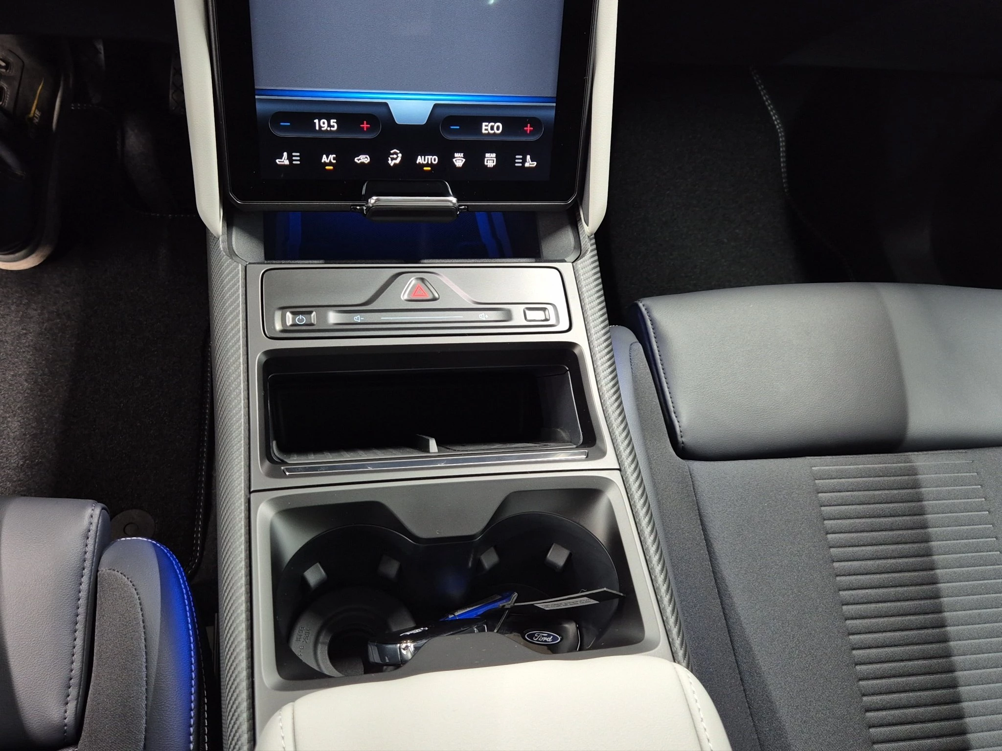 Ford Explorer BEV Premium SUV 77 kWh Elektromotor. 1-Gang-Automatik-Getriebe. Heckantrieb