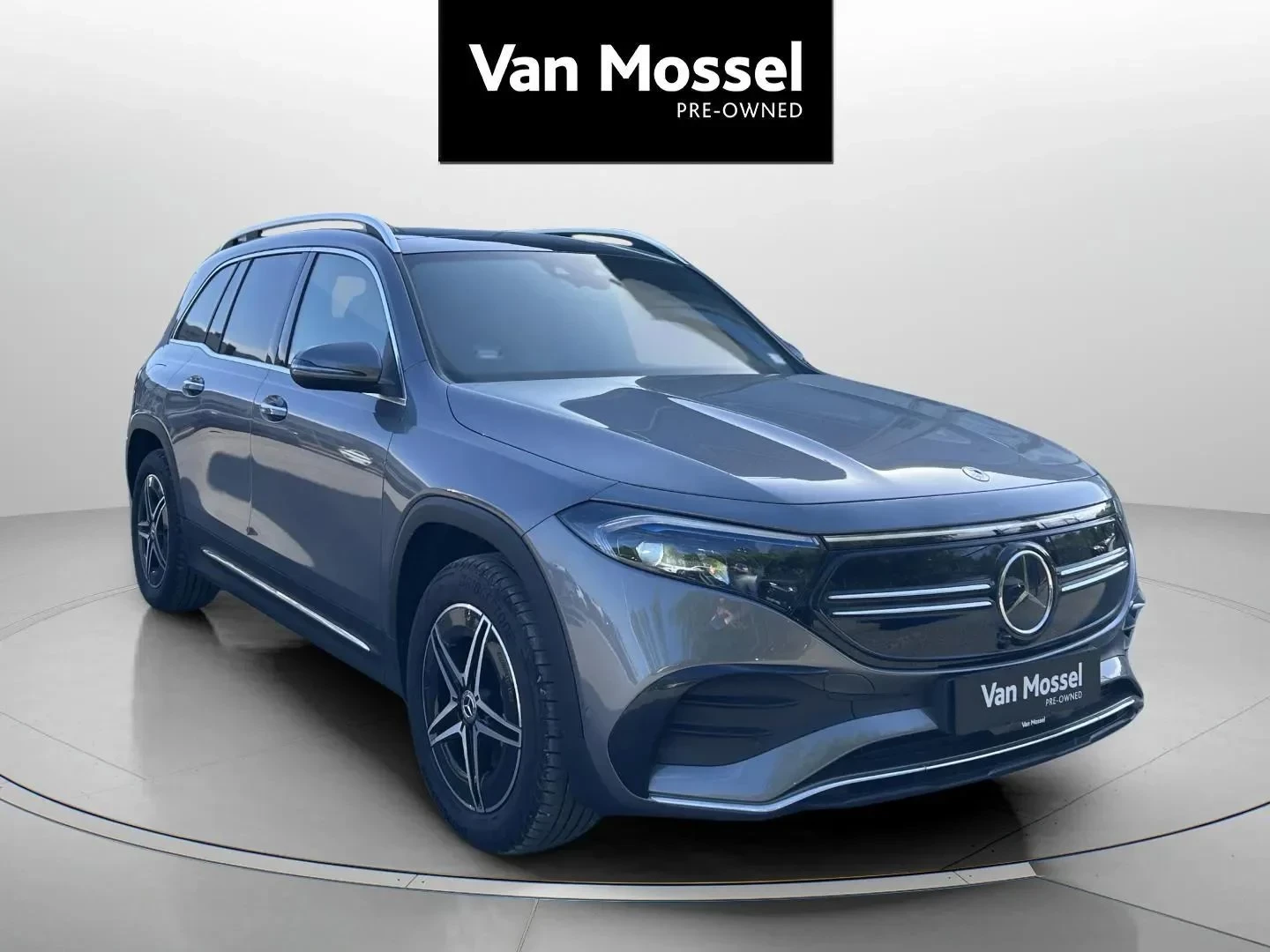Mercedes-Benz-EQB-image-2