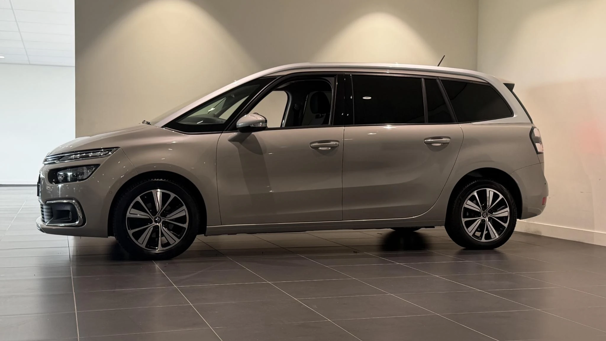 Citroën-Grand C4 Spacetourer-image-3