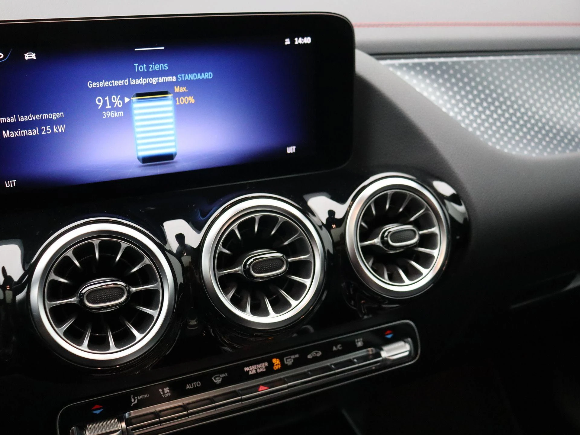 Mercedes-Benz-EQA-image-10