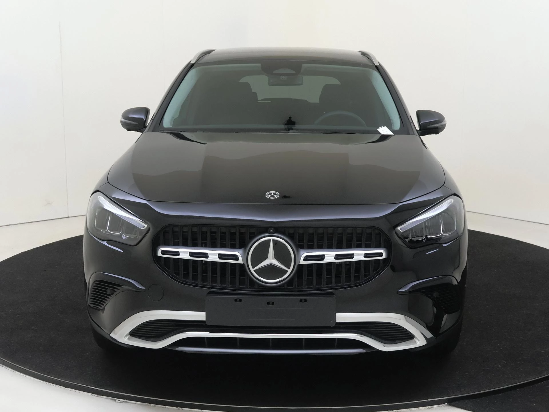 Mercedes-Benz-GLA-image-5