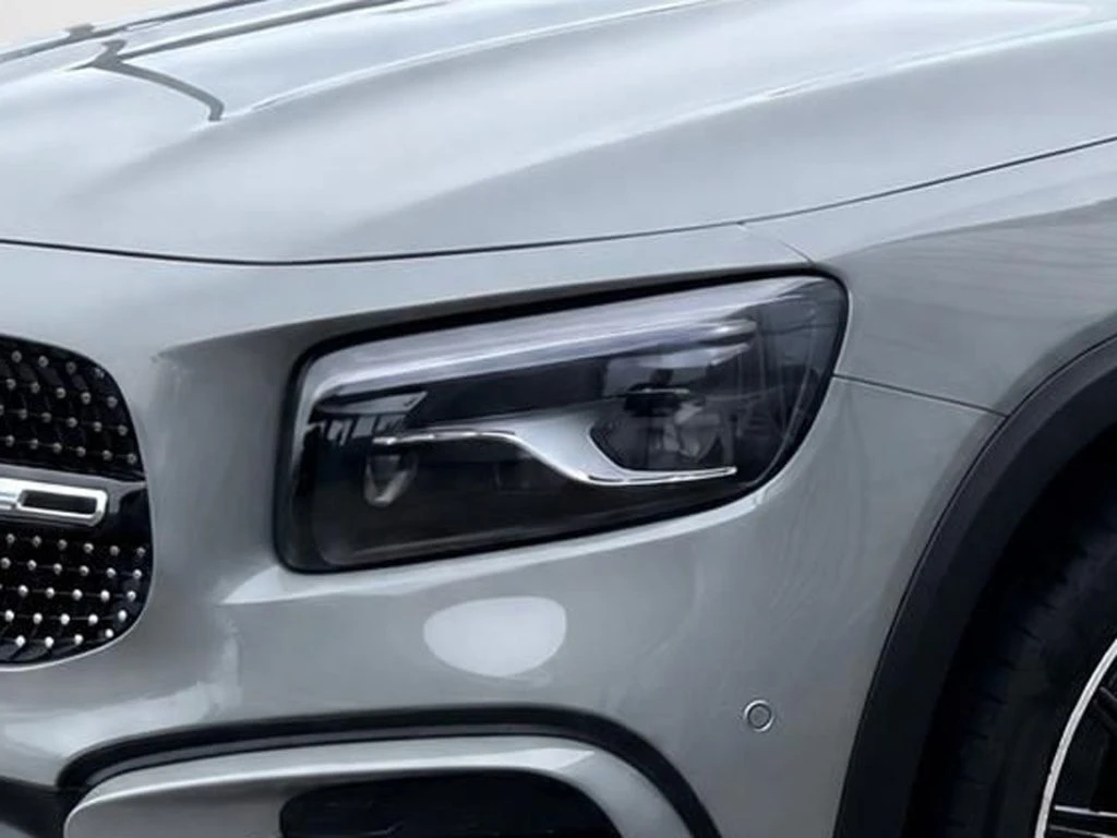 Mercedes-Benz-GLB 200-image-3