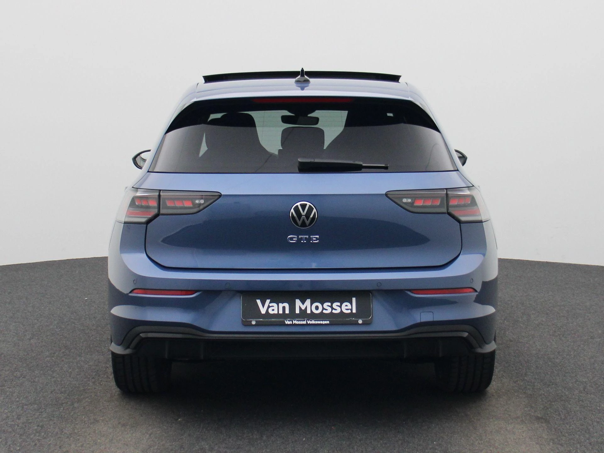 Volkswagen-Golf-image-4