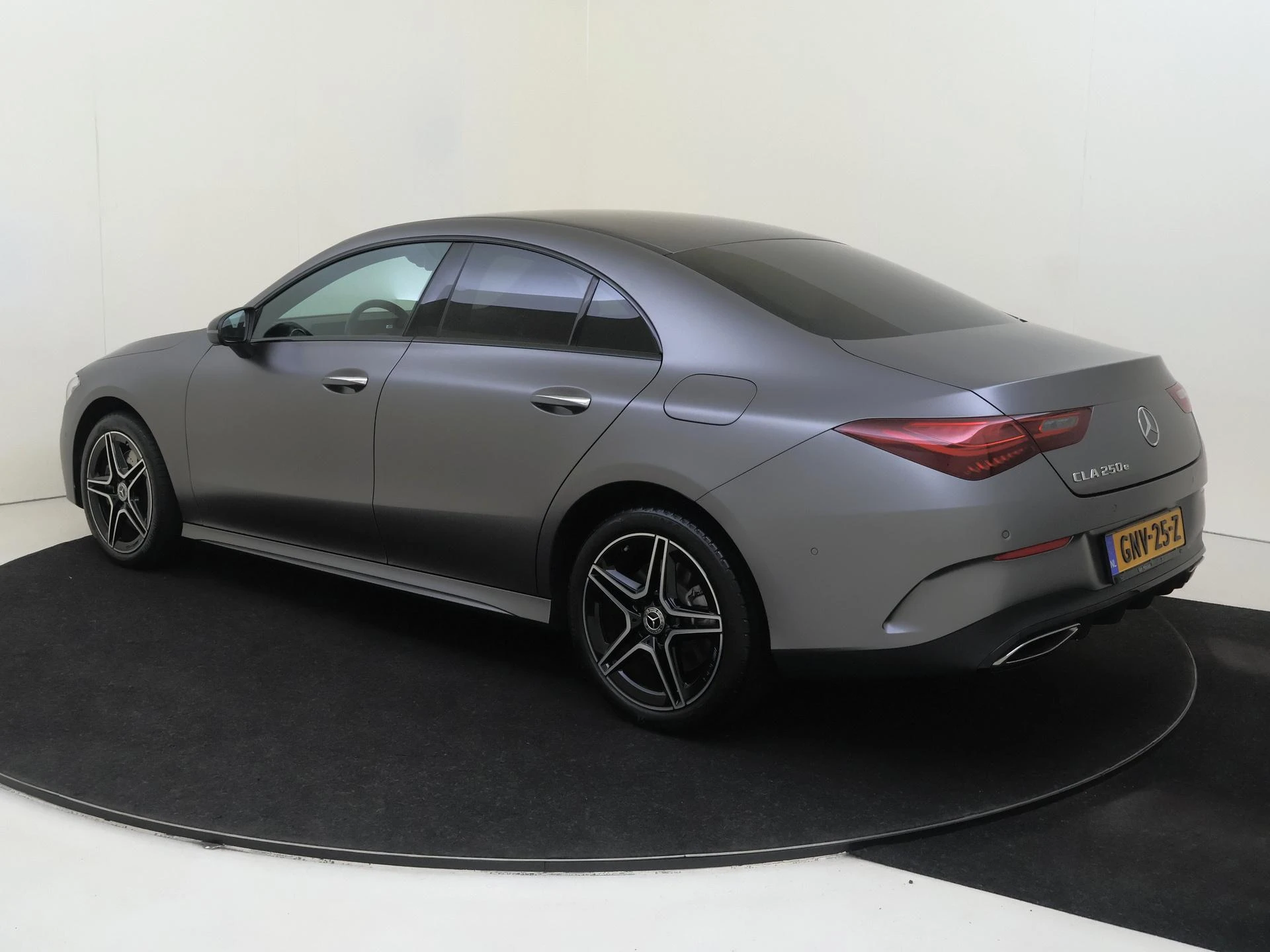 Mercedes-Benz-CLA-image-2