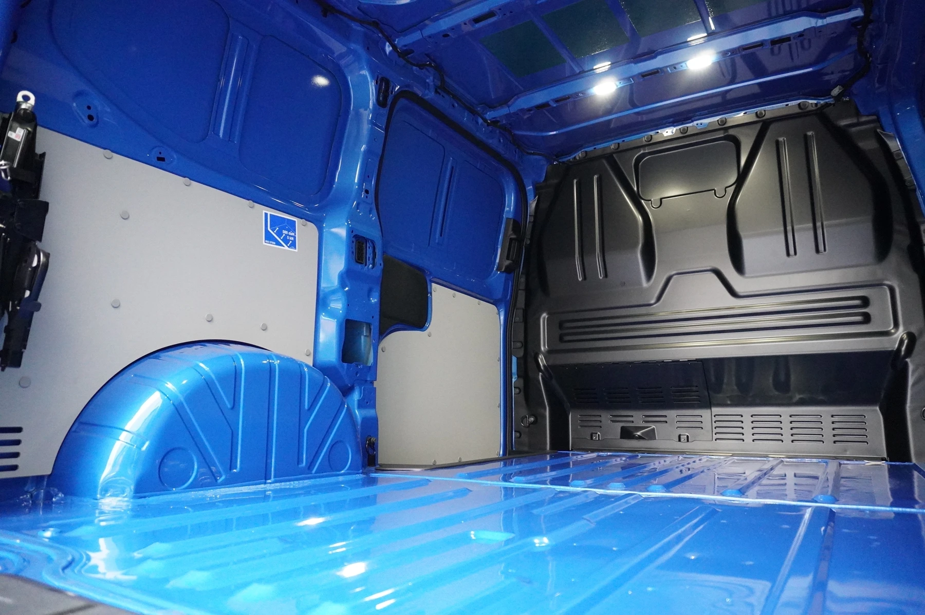 Volkswagen-Transporter-image-27