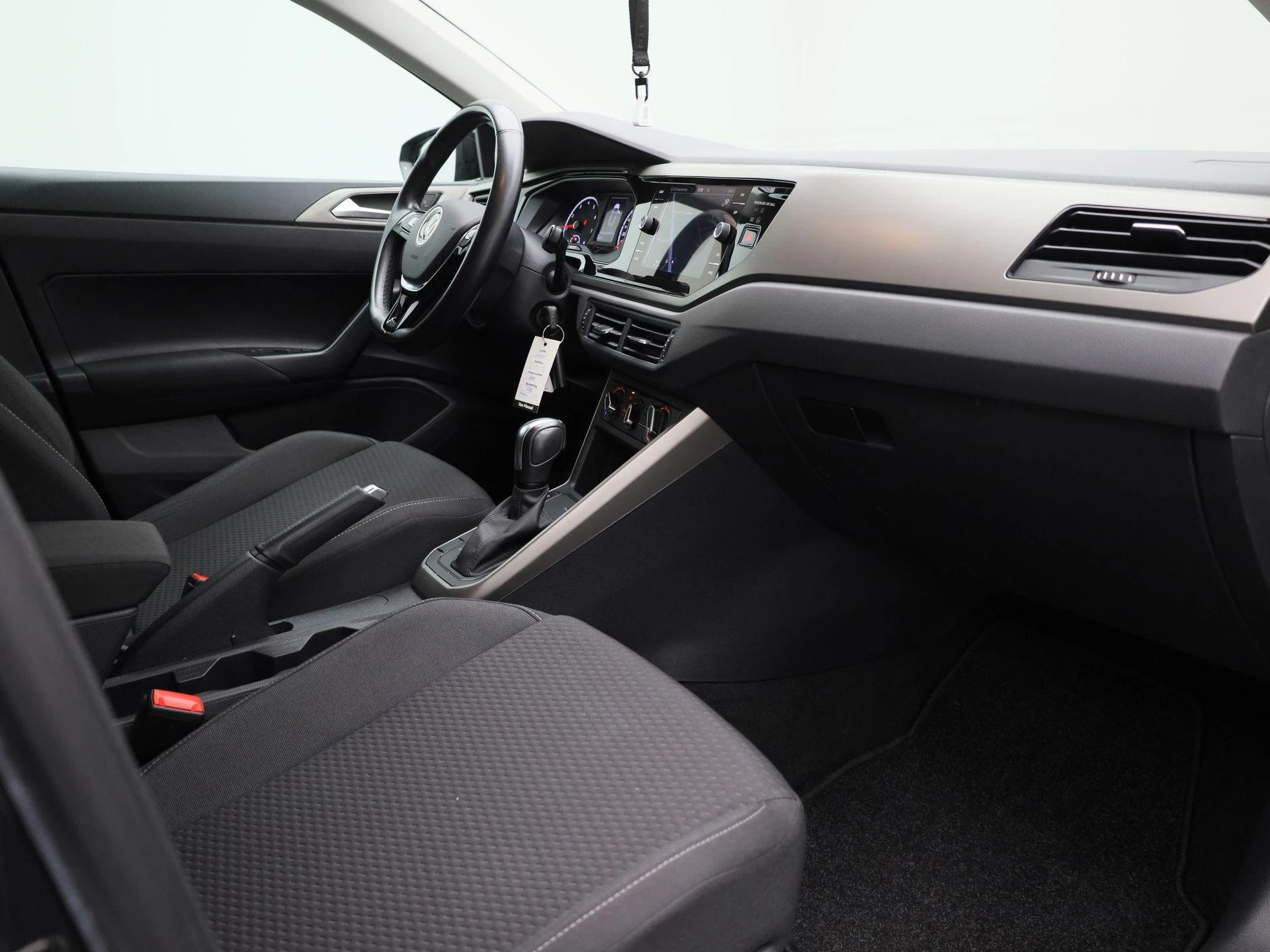 Volkswagen-Polo-image-28