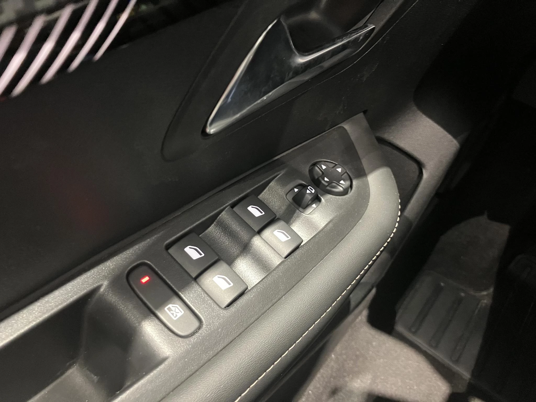 Peugeot-208-image-19