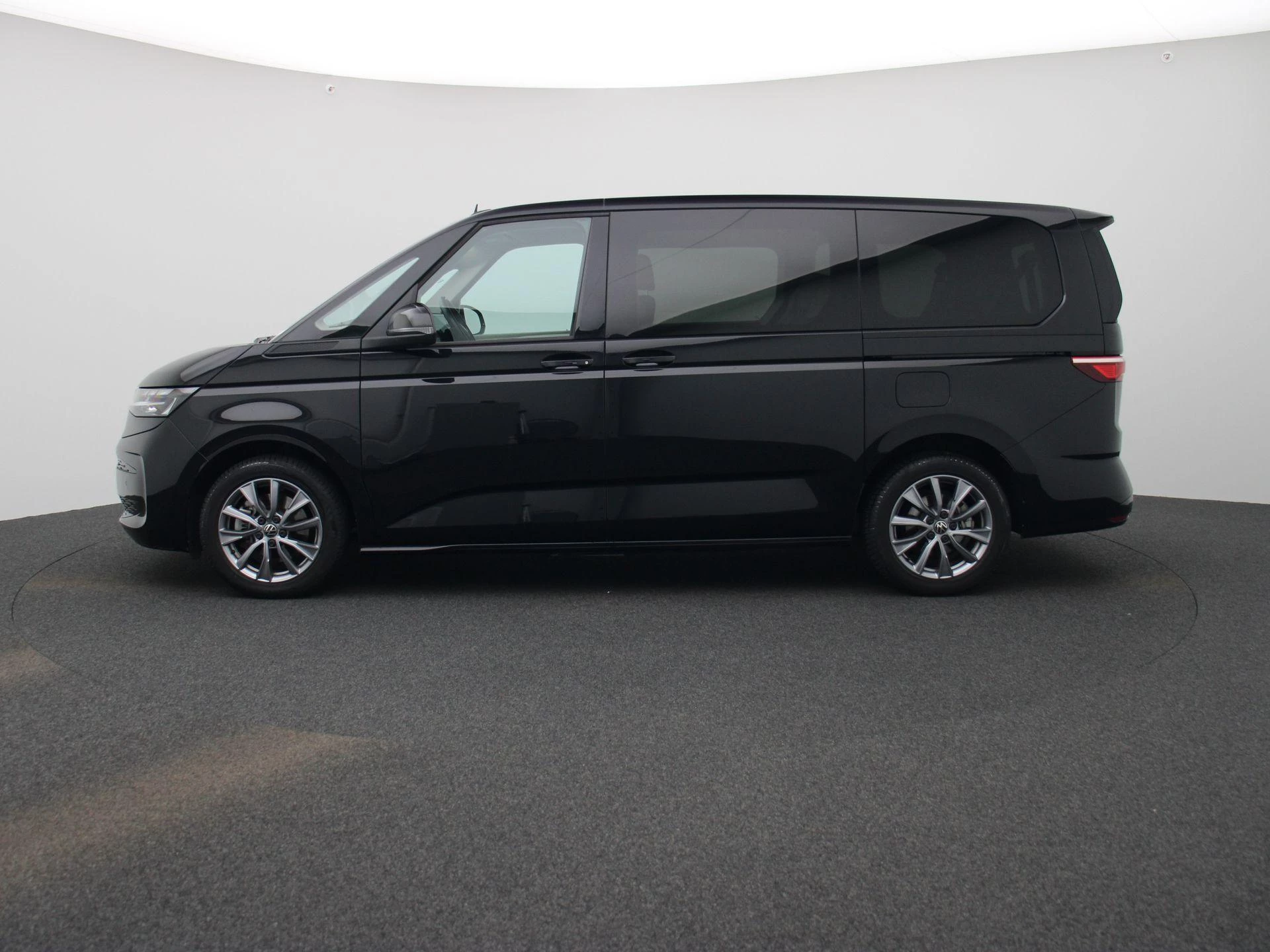 Volkswagen-Multivan-image-3