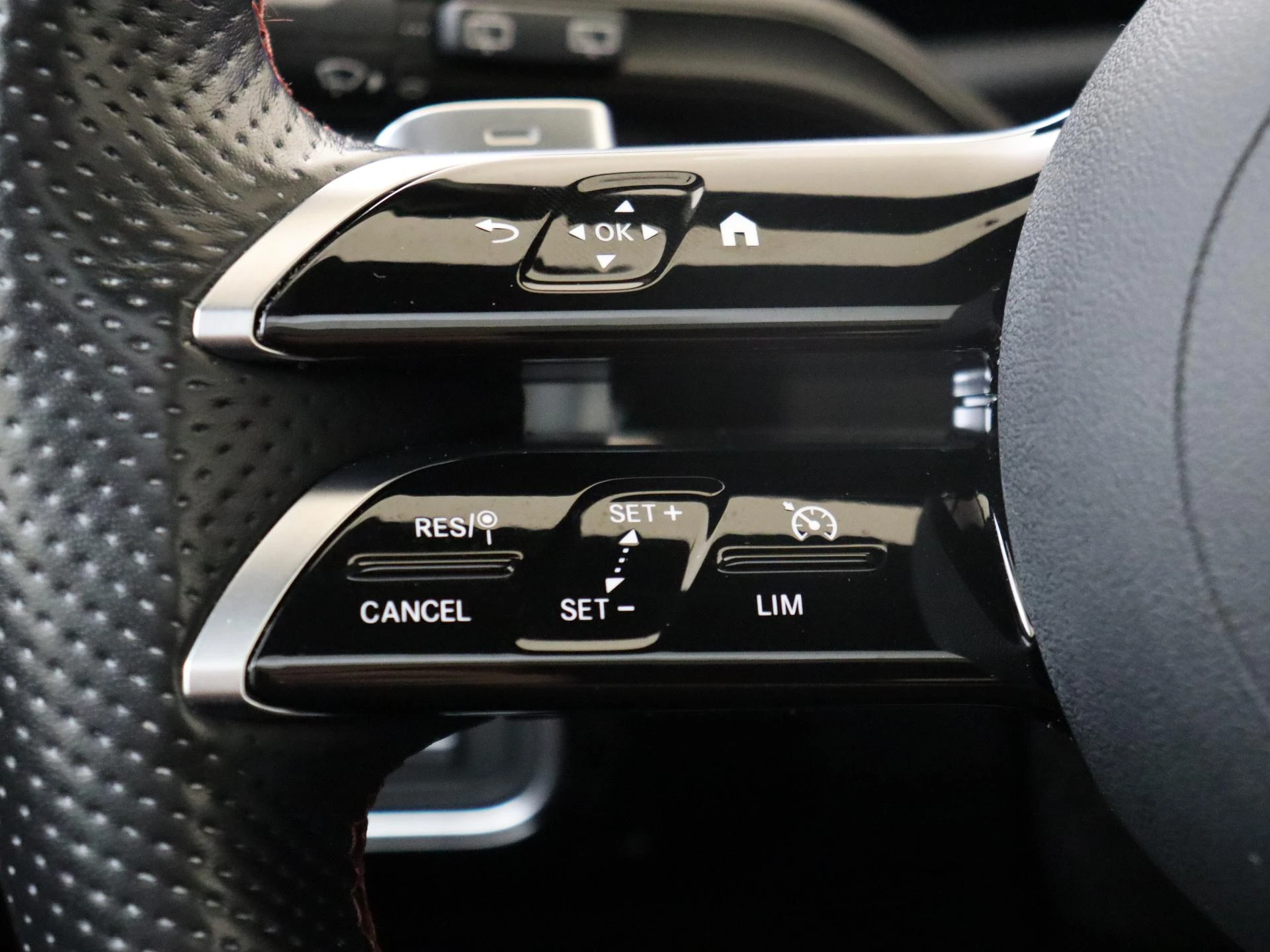 Mercedes-Benz-A-Klasse-image-11