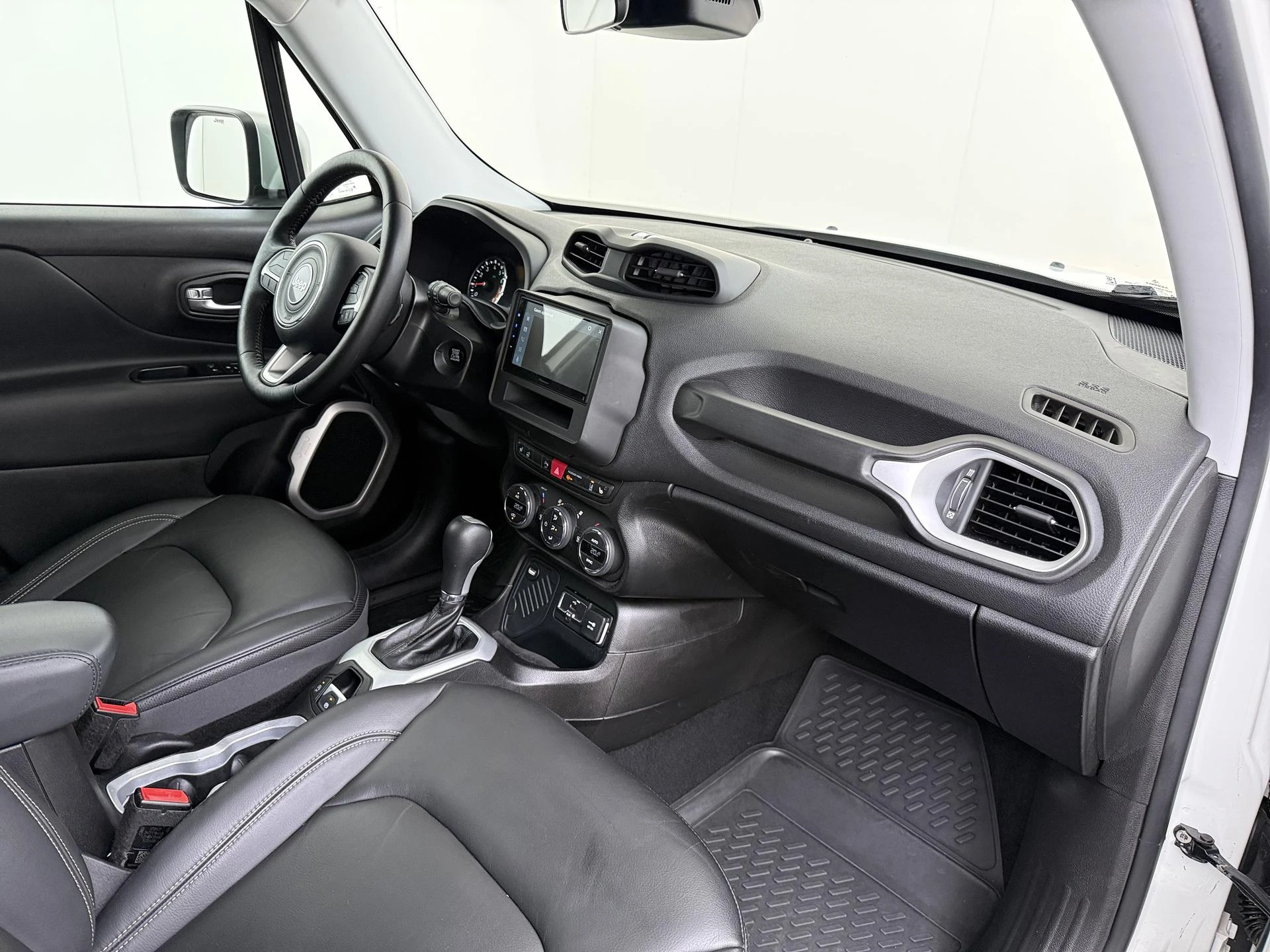 Jeep-Renegade-image-26