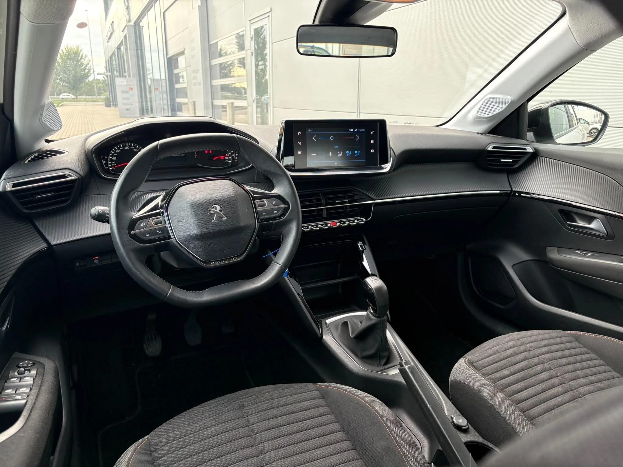 Peugeot-208-image-7