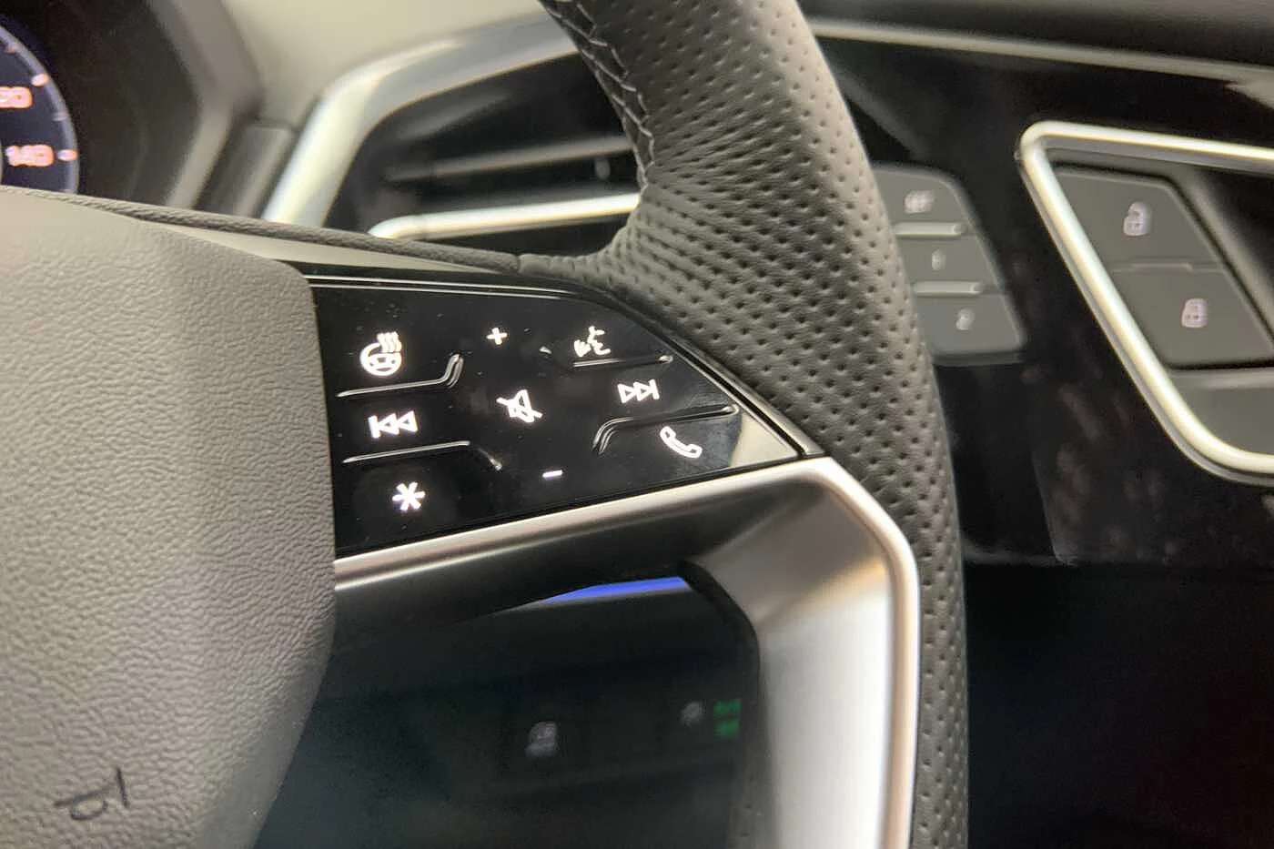 Audi-Q4 e-tron-image-25