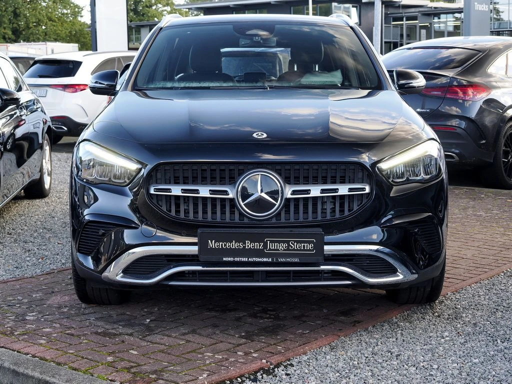 Mercedes-Benz-GLA 200 d-image-3