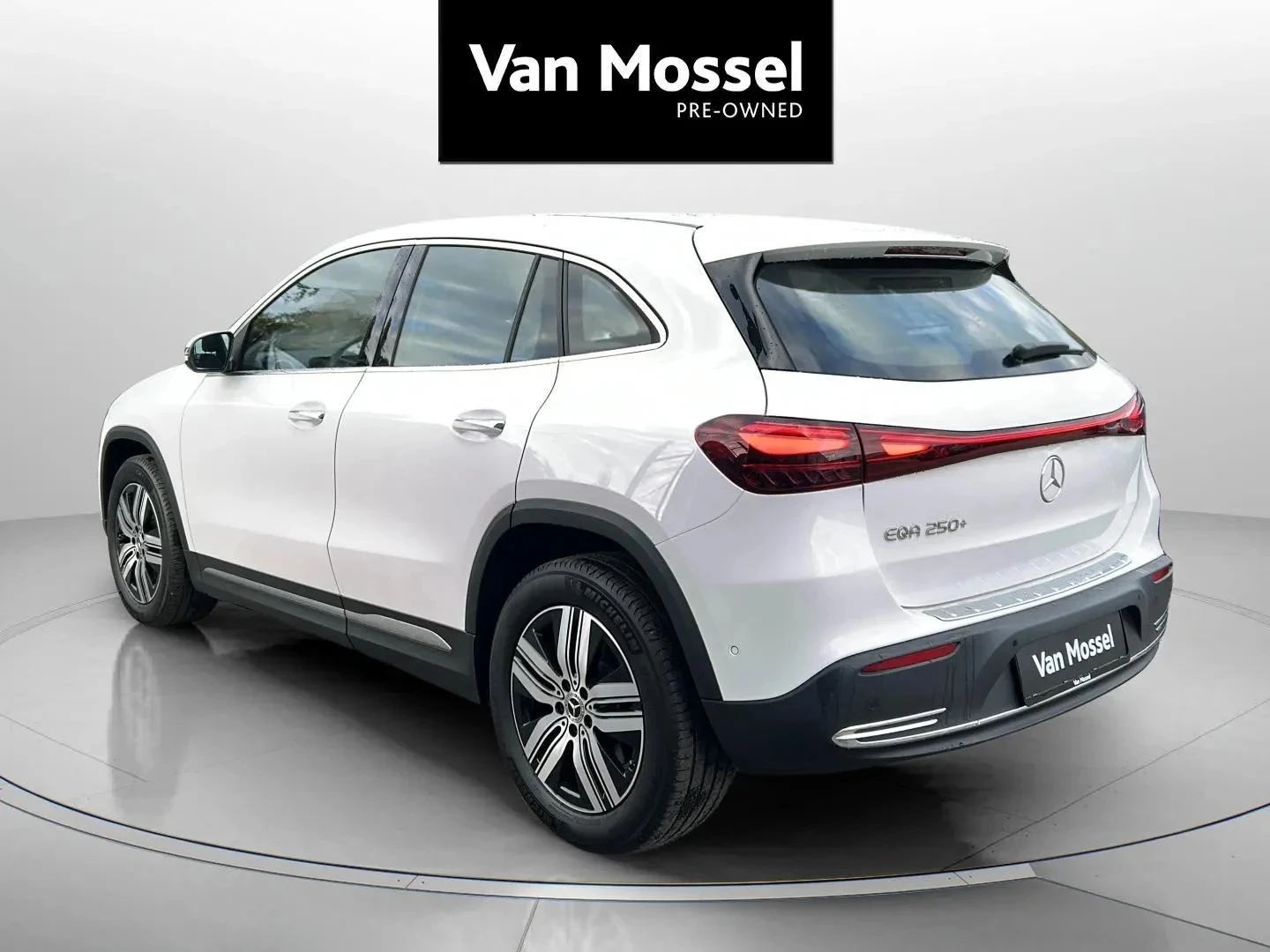 Mercedes-Benz-EQA-image-6