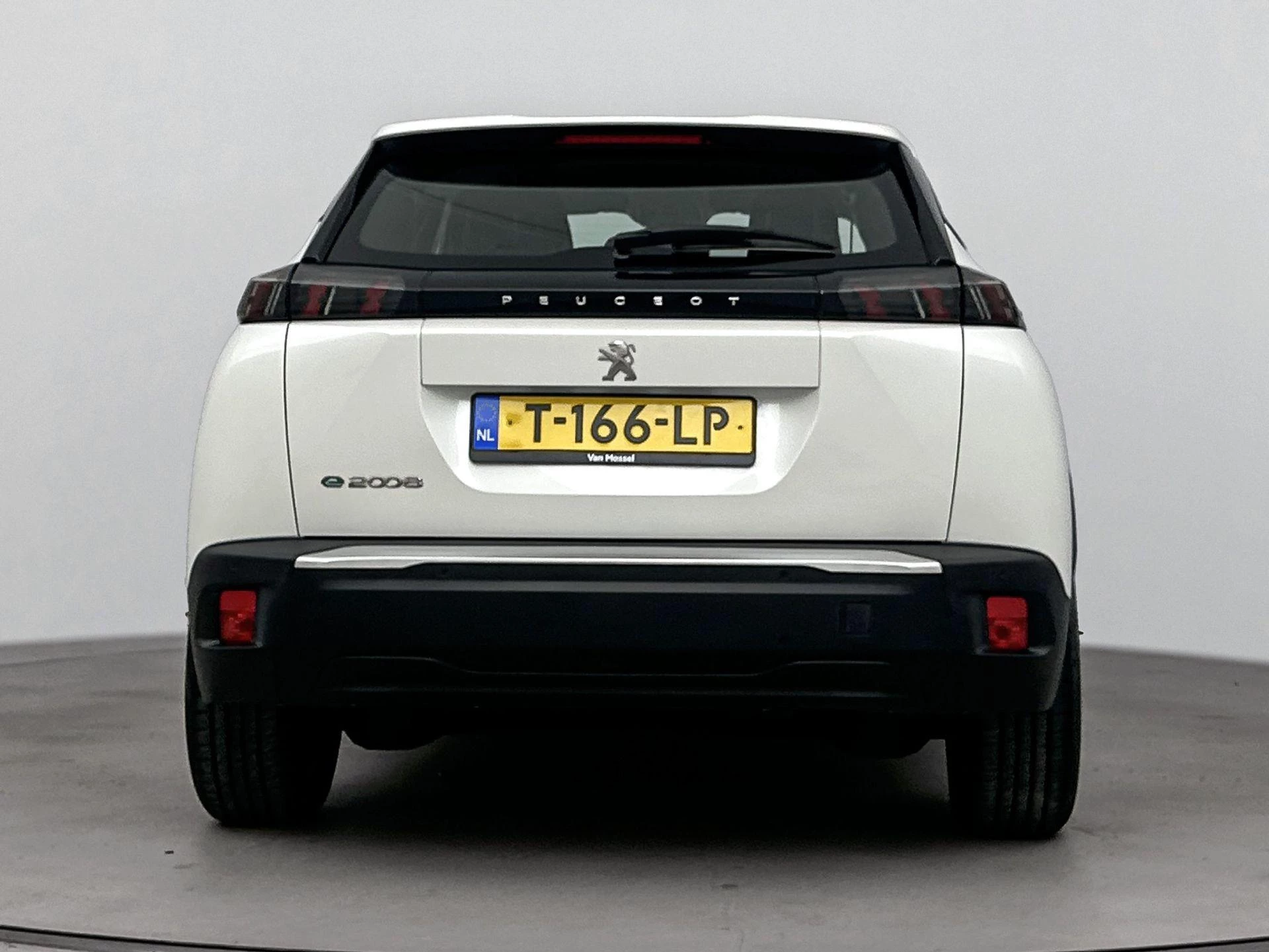 Peugeot-e-2008-image-2