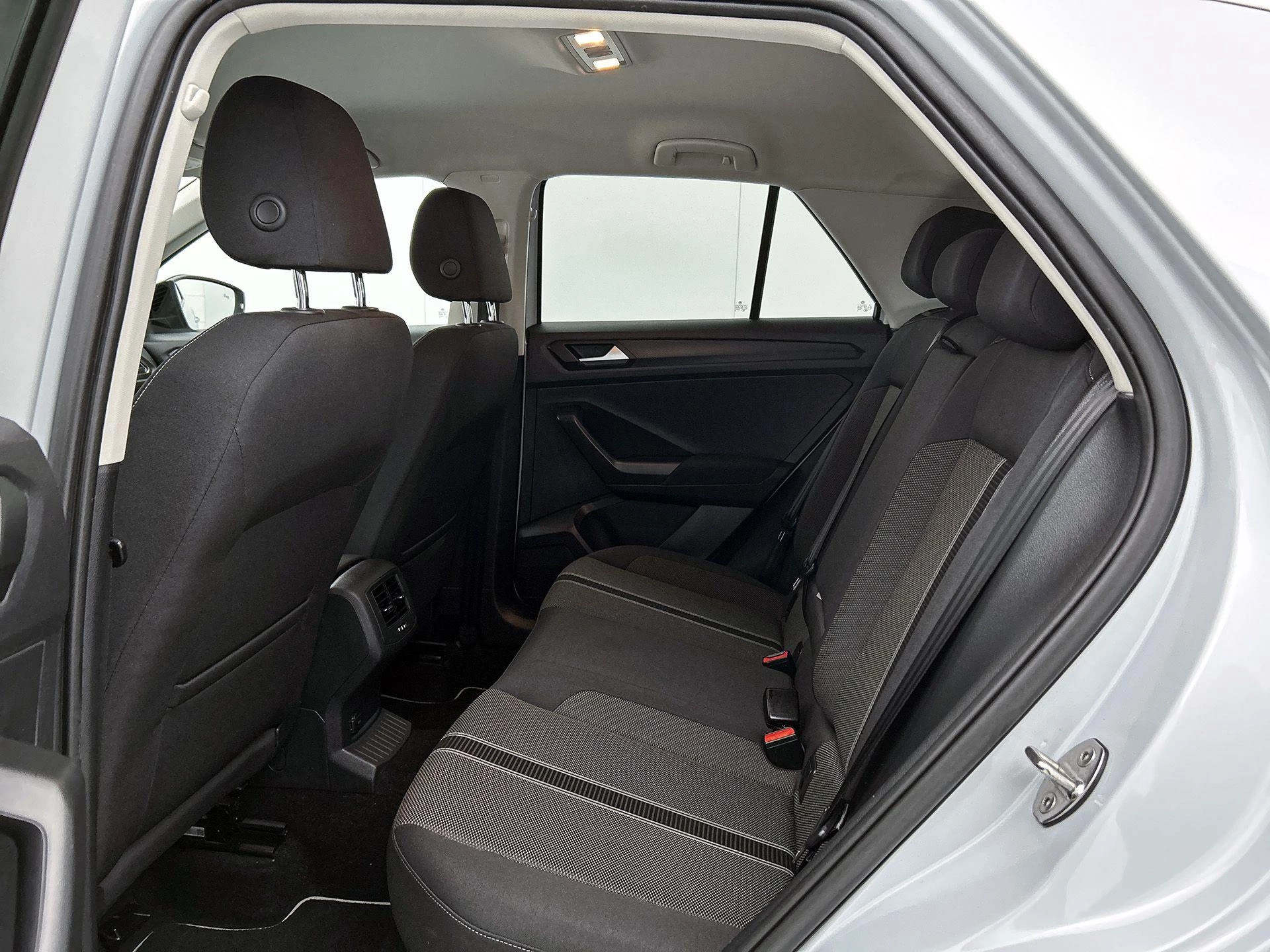 Volkswagen-T-Roc-image-26