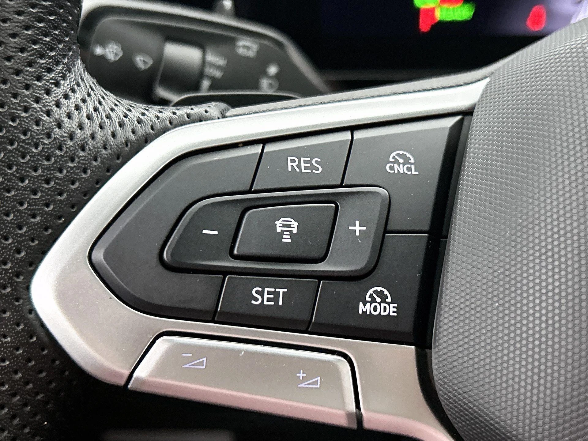 Volkswagen-Tiguan-image-5