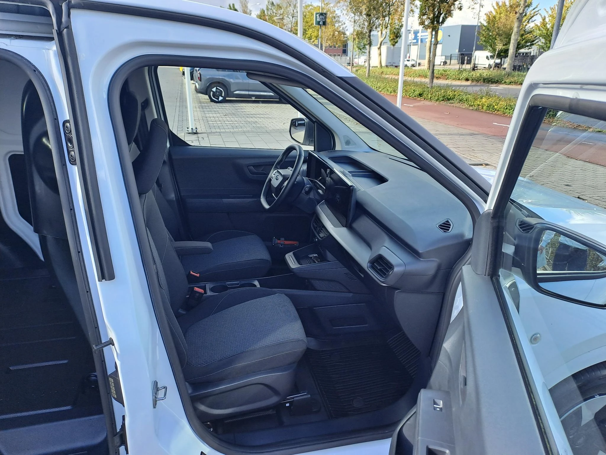 Ford-E-Transit-image-8