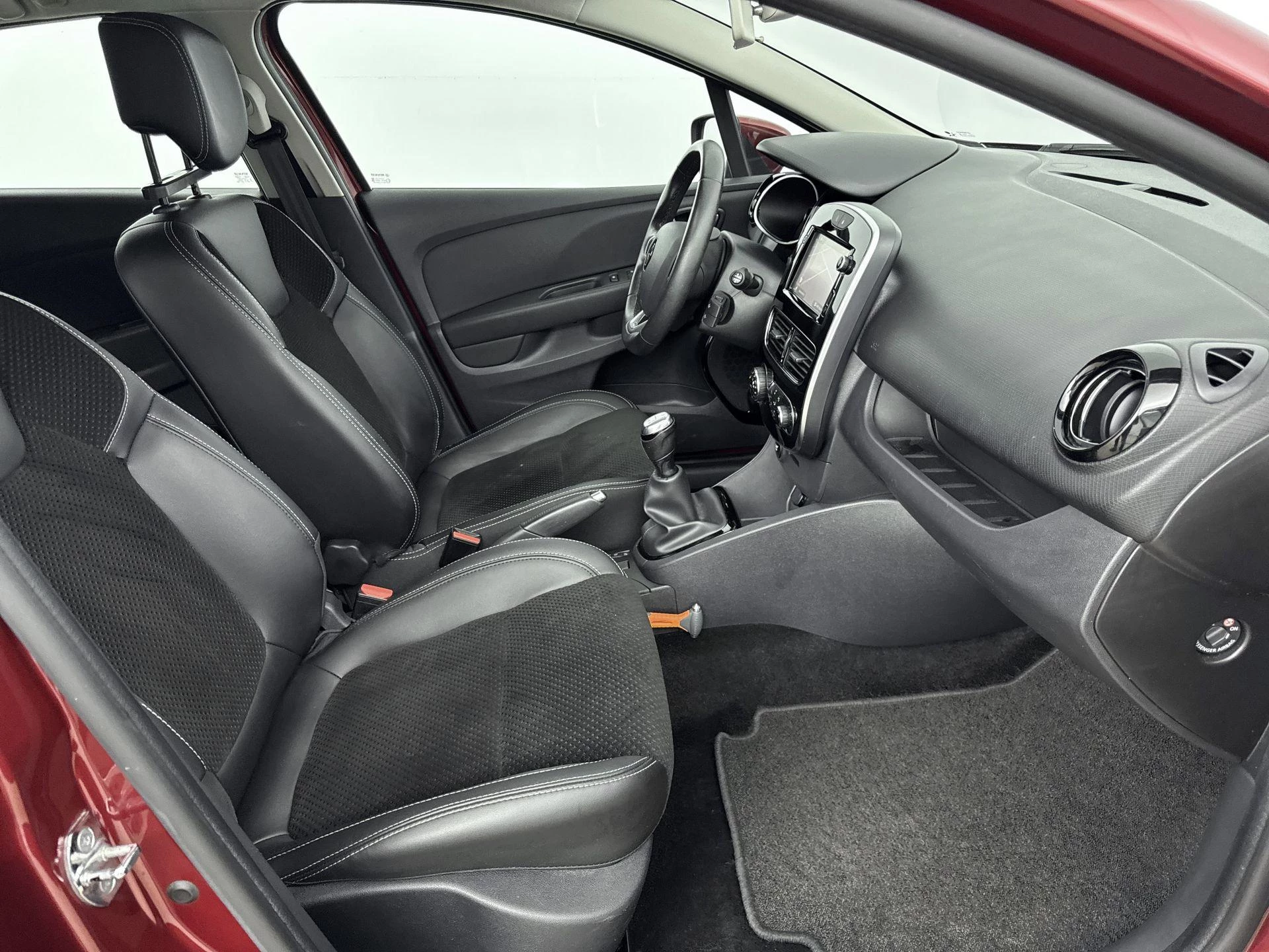 Renault-Clio-image-21