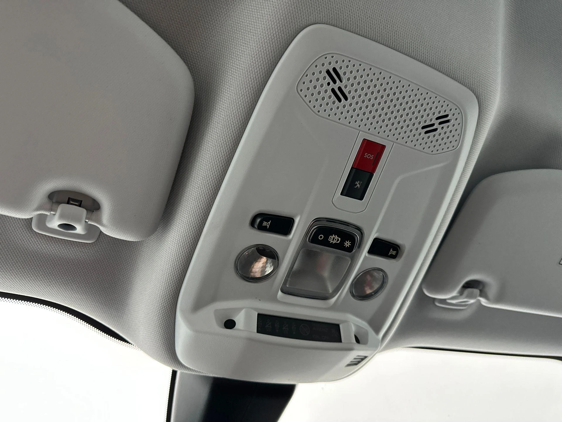 Peugeot-e-2008-image-18