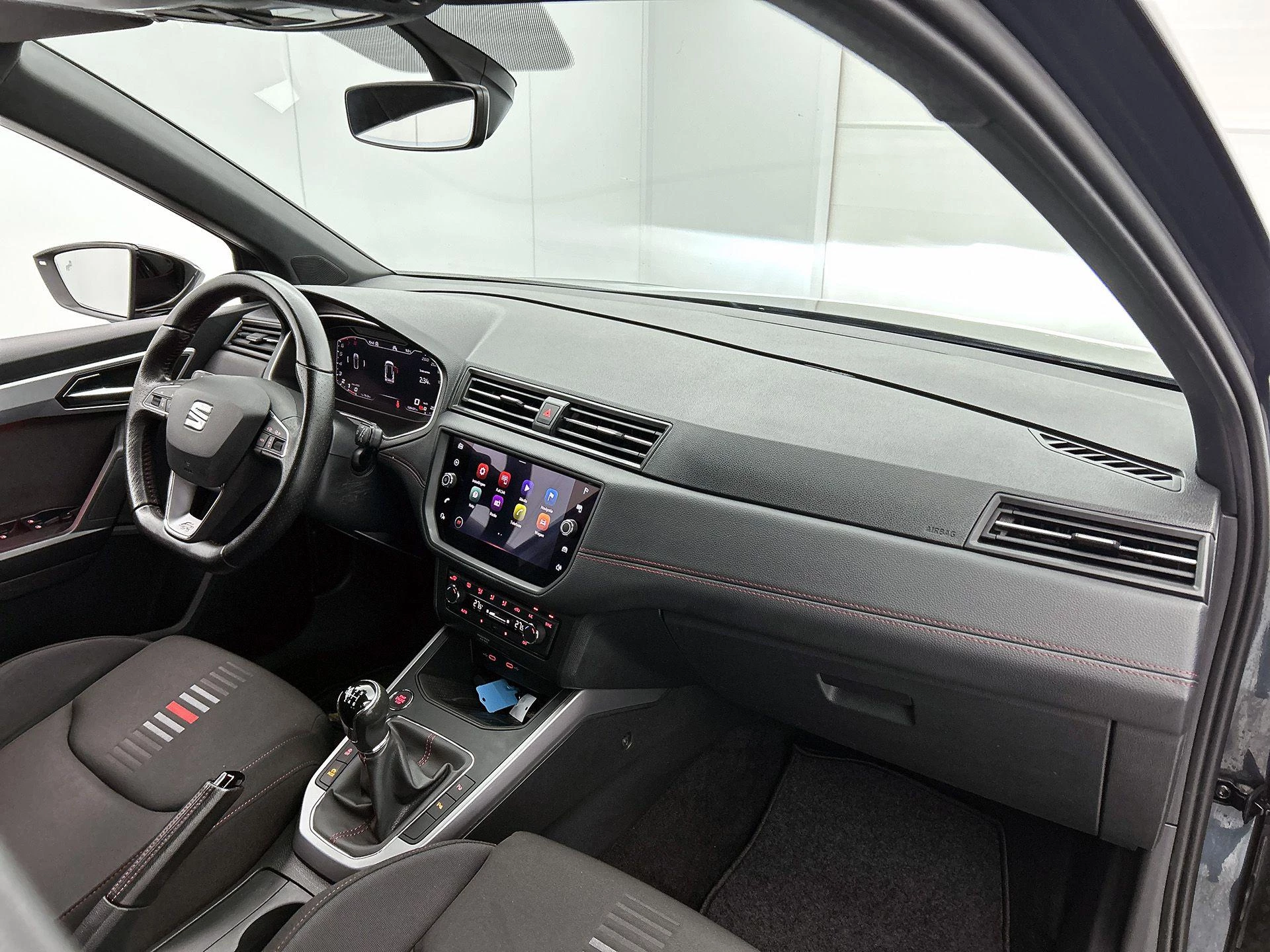 SEAT-Arona-image-18