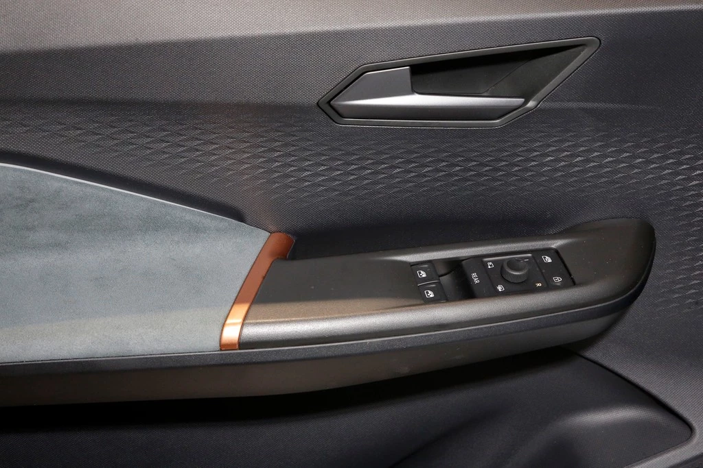 CUPRA Born VZ UPE 61.240 PilotL HUD TechM Skyline Roof